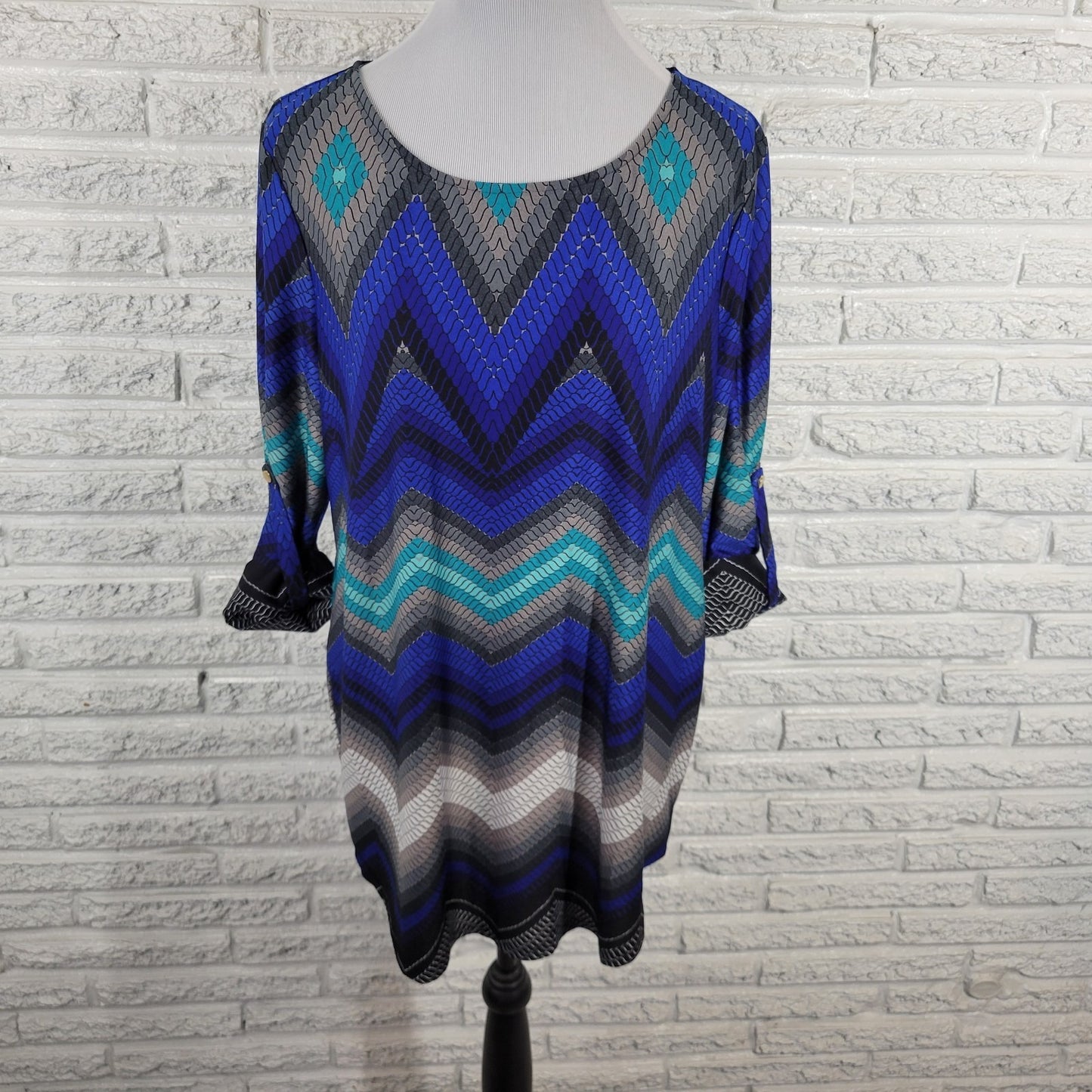 New Directions Women's XL Blue Gray Zig Zag Geometric 3/4 Roll Tab Sleeve Blouse
