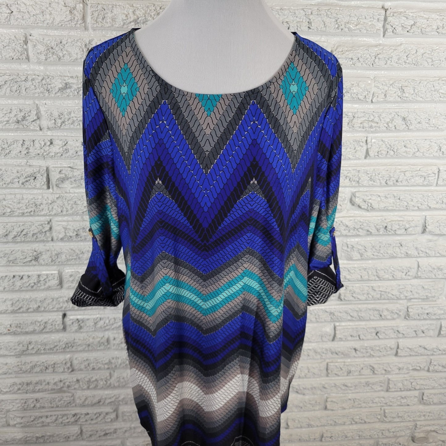 New Directions Women's XL Blue Gray Zig Zag Geometric 3/4 Roll Tab Sleeve Blouse