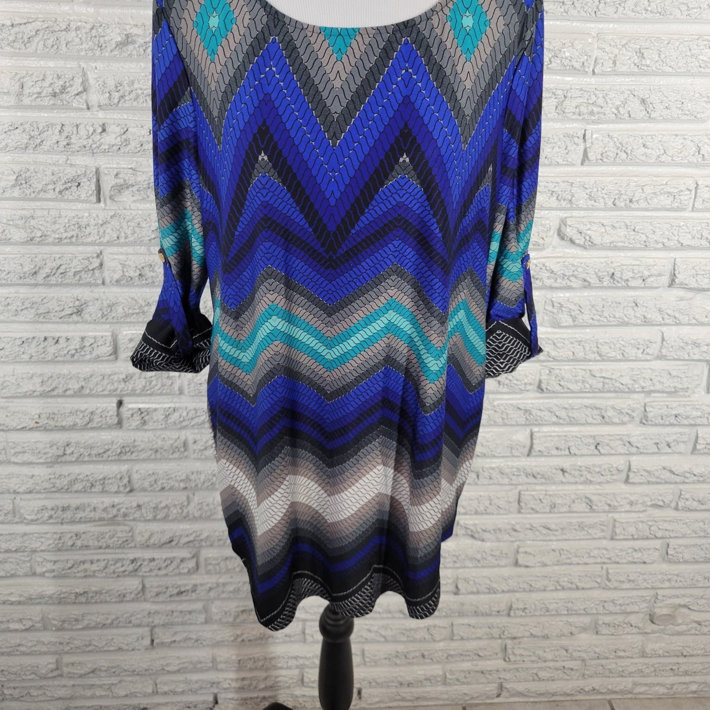 New Directions Women's XL Blue Gray Zig Zag Geometric 3/4 Roll Tab Sleeve Blouse