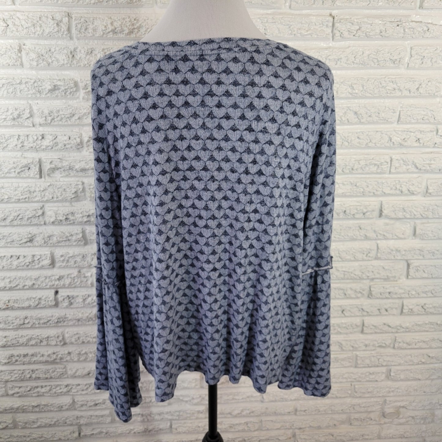 Lauren Conrad Womens XL Blue Hearts Bell Sleeve Top Blouse BLU232E