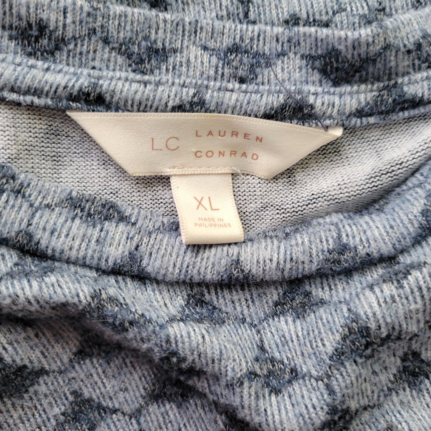 Lauren Conrad Womens XL Blue Hearts Bell Sleeve Top Blouse BLU232E