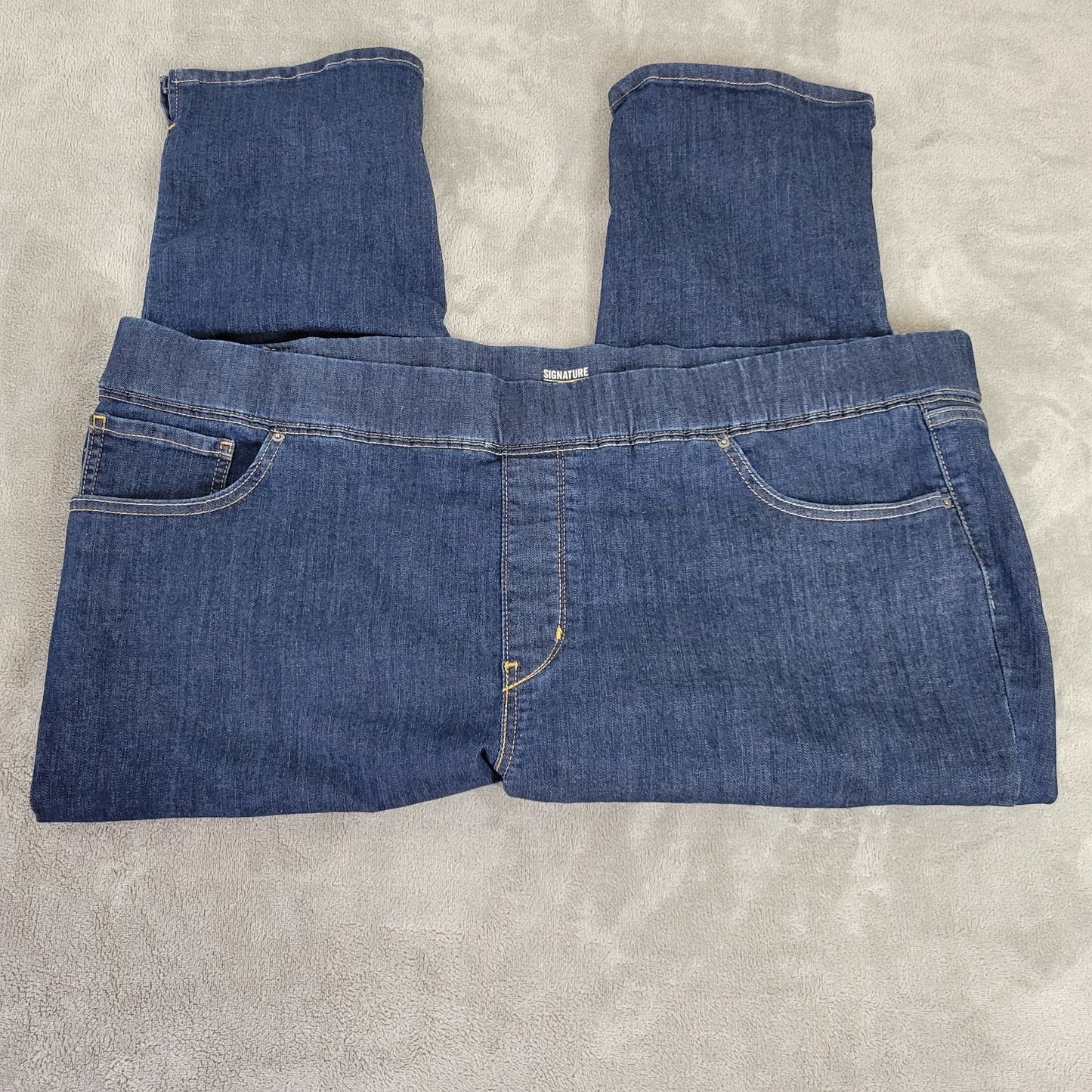 Levis Signature Womens Jeans 24 Plus Capri Dark Blue Denim Total Shaping Zip Fly