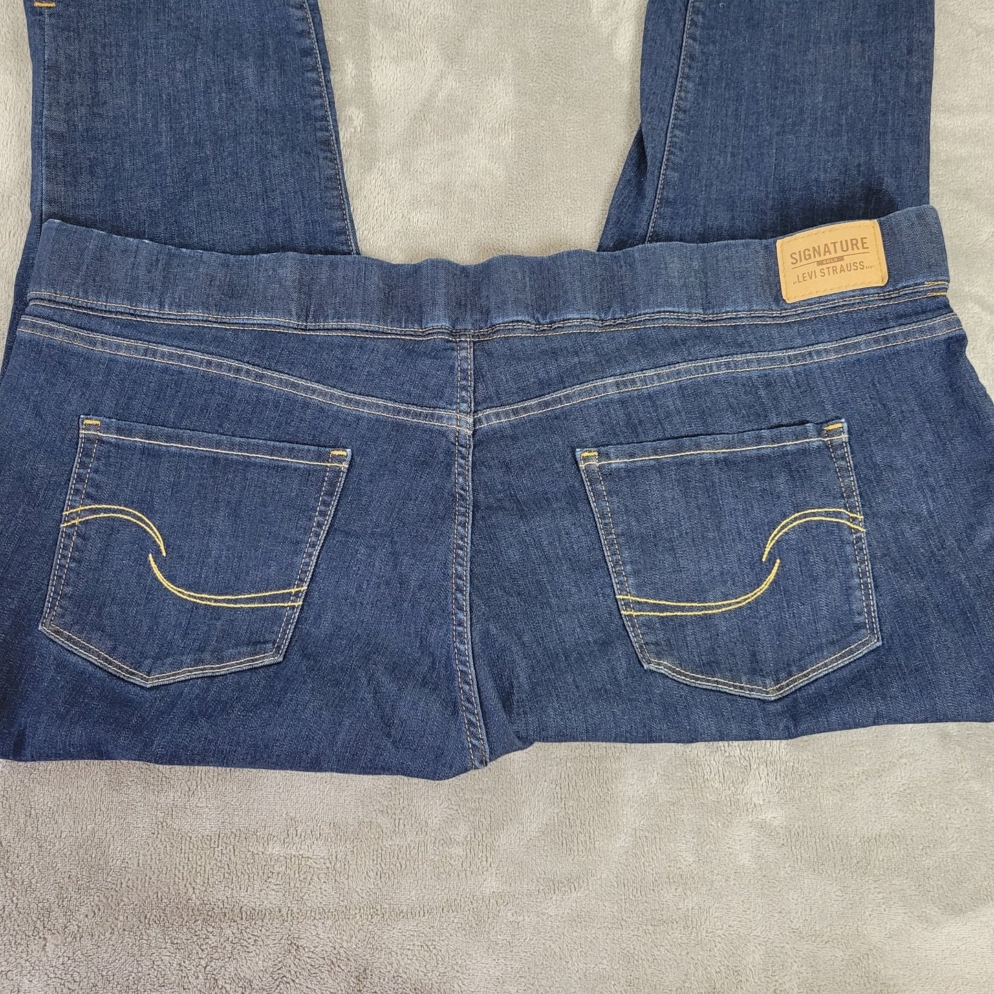 Levis Signature Womens Jeans 24 Plus Capri Dark Blue Denim Total Shaping Zip Fly