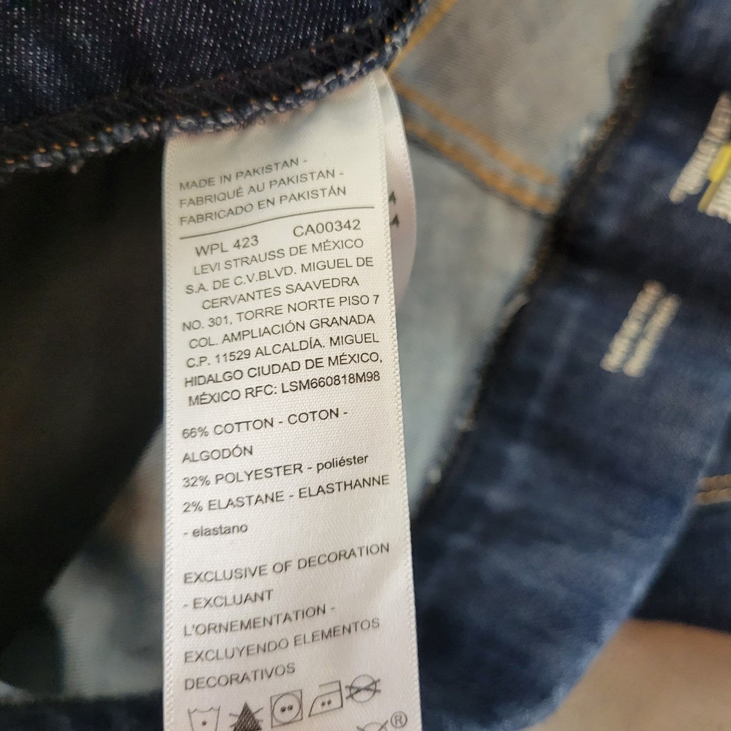 Levis Signature Womens Jeans 24 Plus Capri Dark Blue Denim Total Shaping Zip Fly