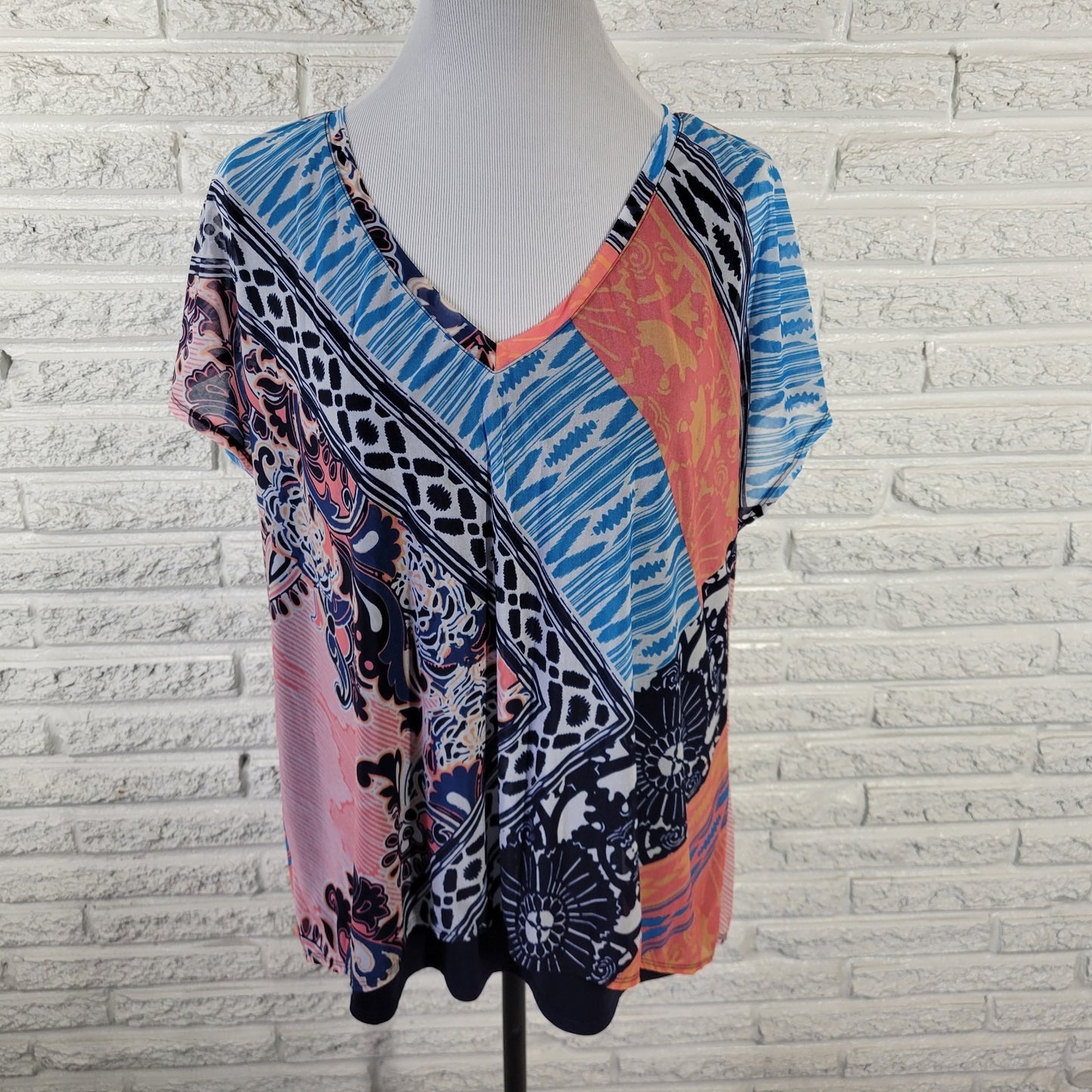 Dana Buchman XL Top Blue Pink Geometric V-Neck Short Sleeve Pullover Lined