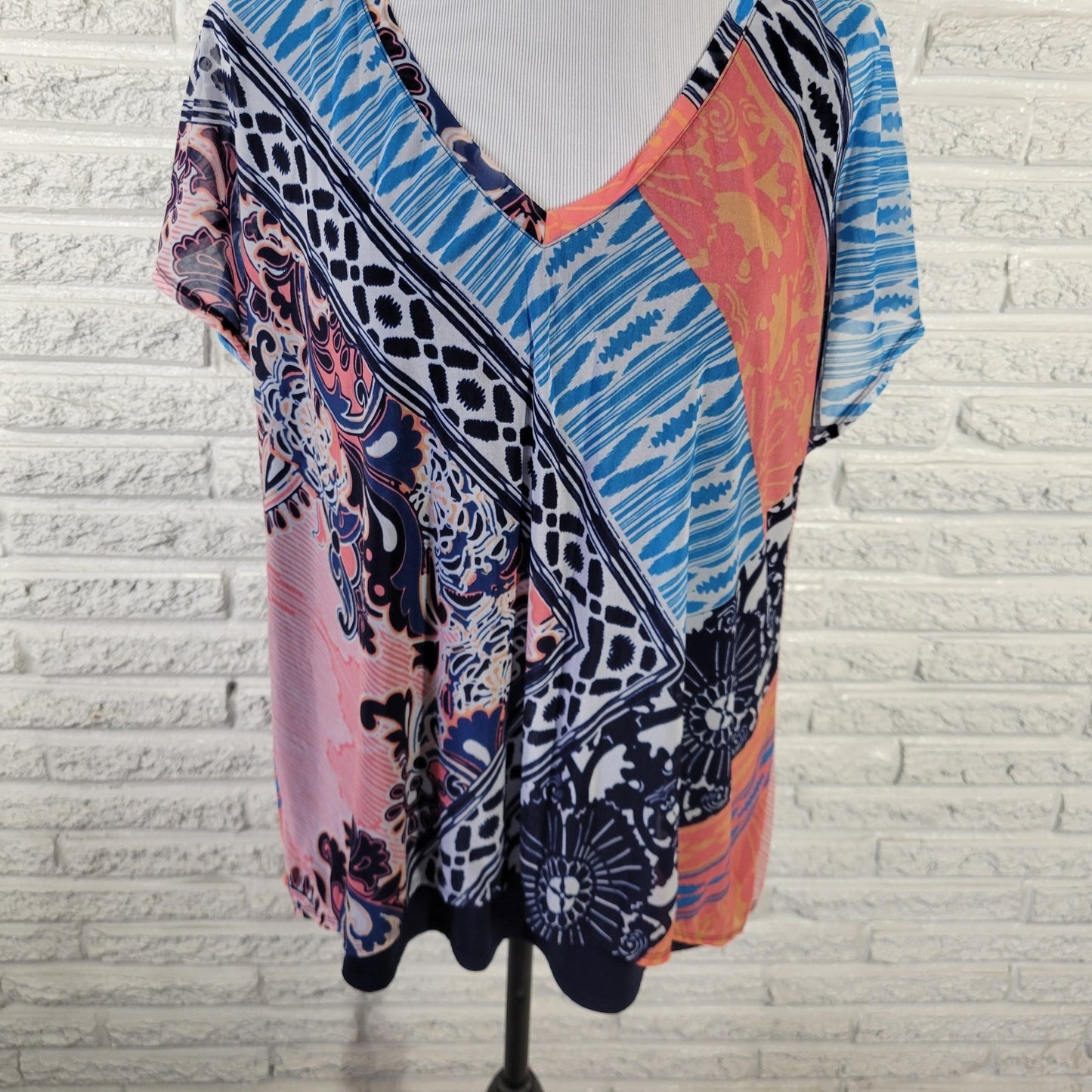 Dana Buchman XL Top Blue Pink Geometric V-Neck Short Sleeve Pullover Lined