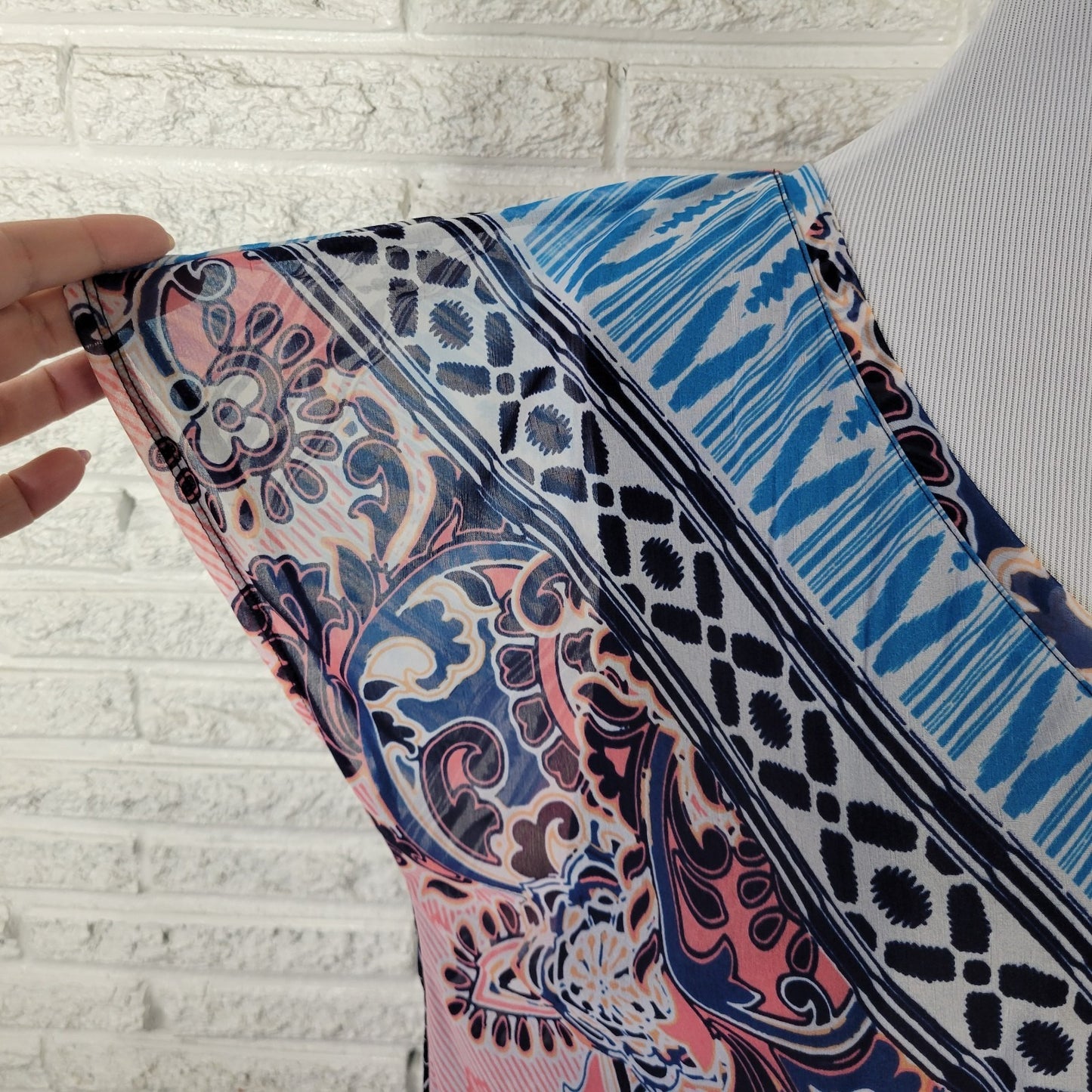 Dana Buchman XL Top Blue Pink Geometric V-Neck Short Sleeve Pullover Lined