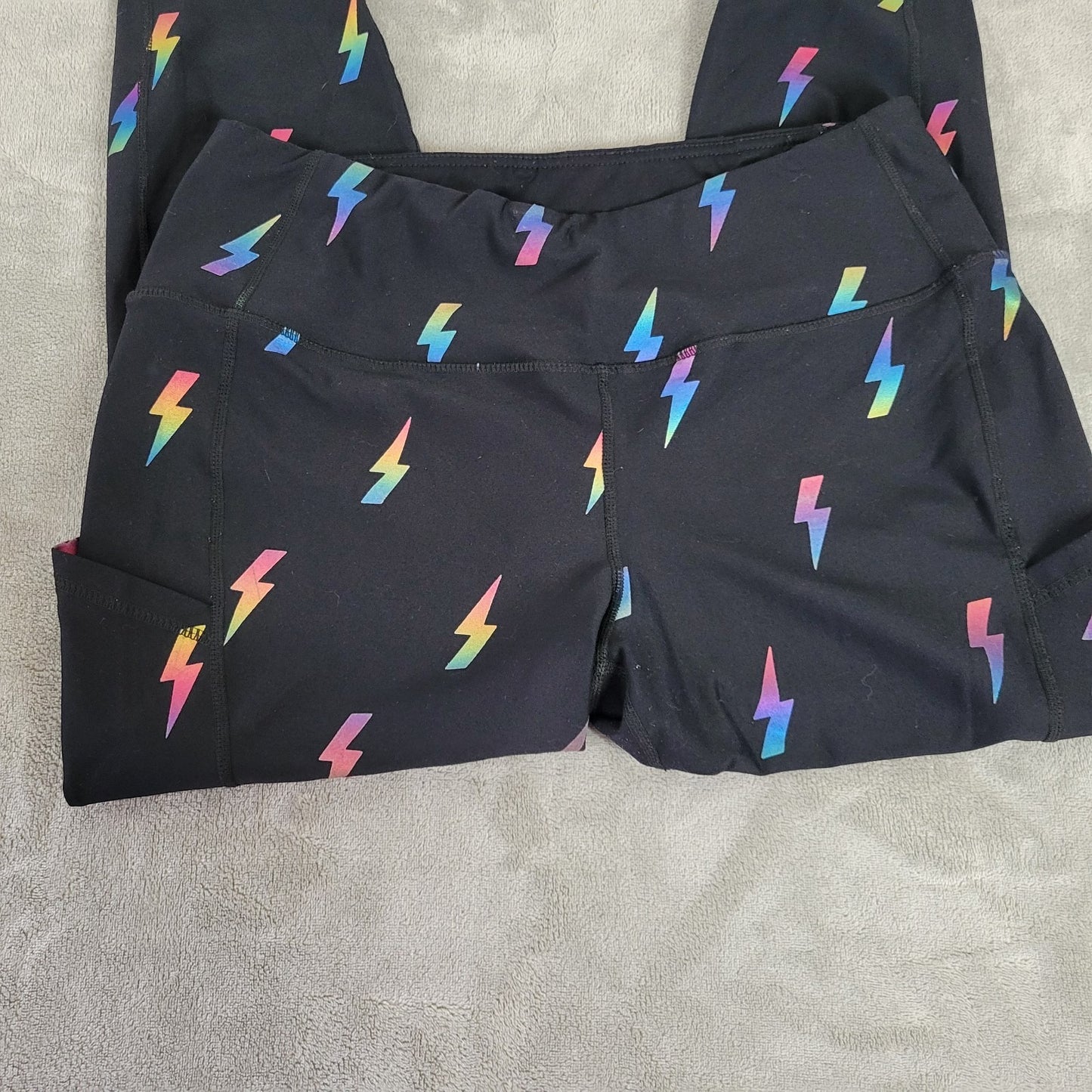 Torrid Womens Pants 2 2X Plus Capri Activewear Pull On Black Lightning Bolts