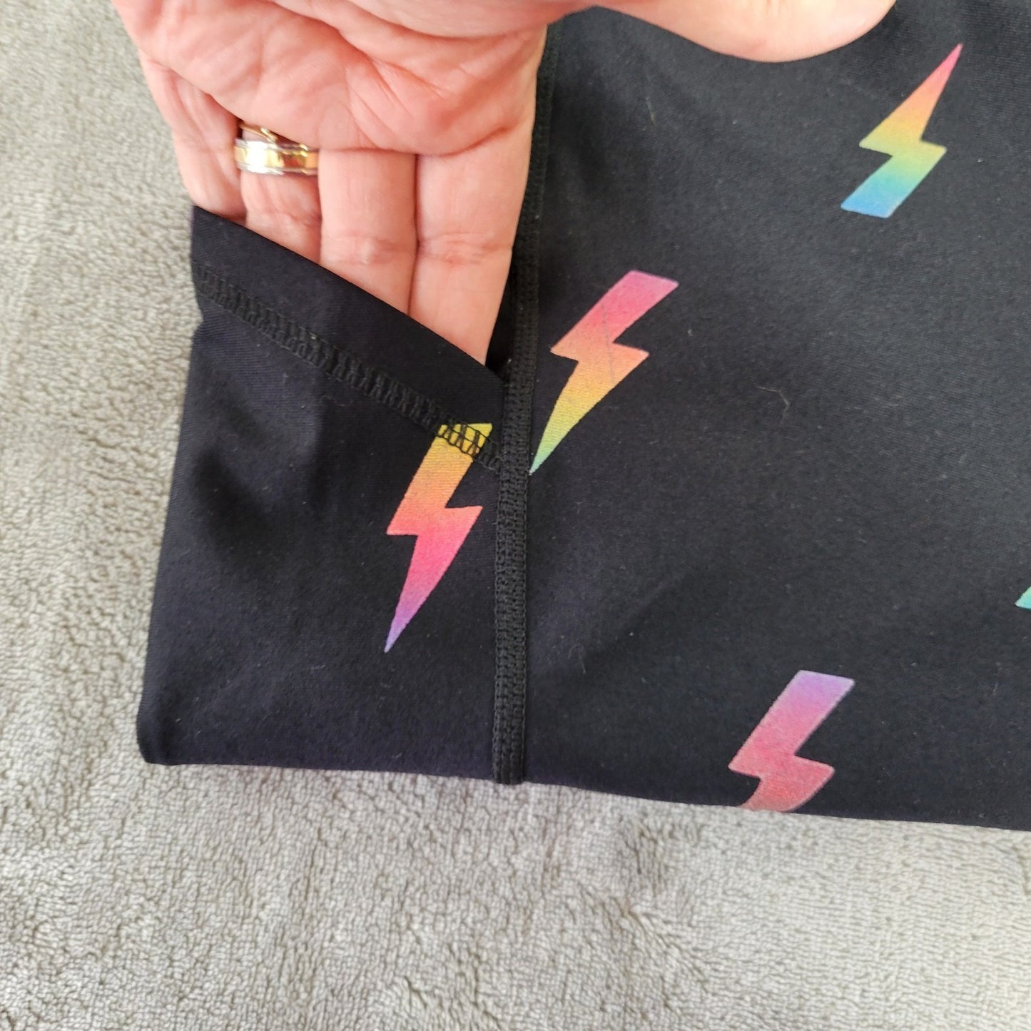 Torrid Womens Pants 2 2X Plus Capri Activewear Pull On Black Lightning Bolts