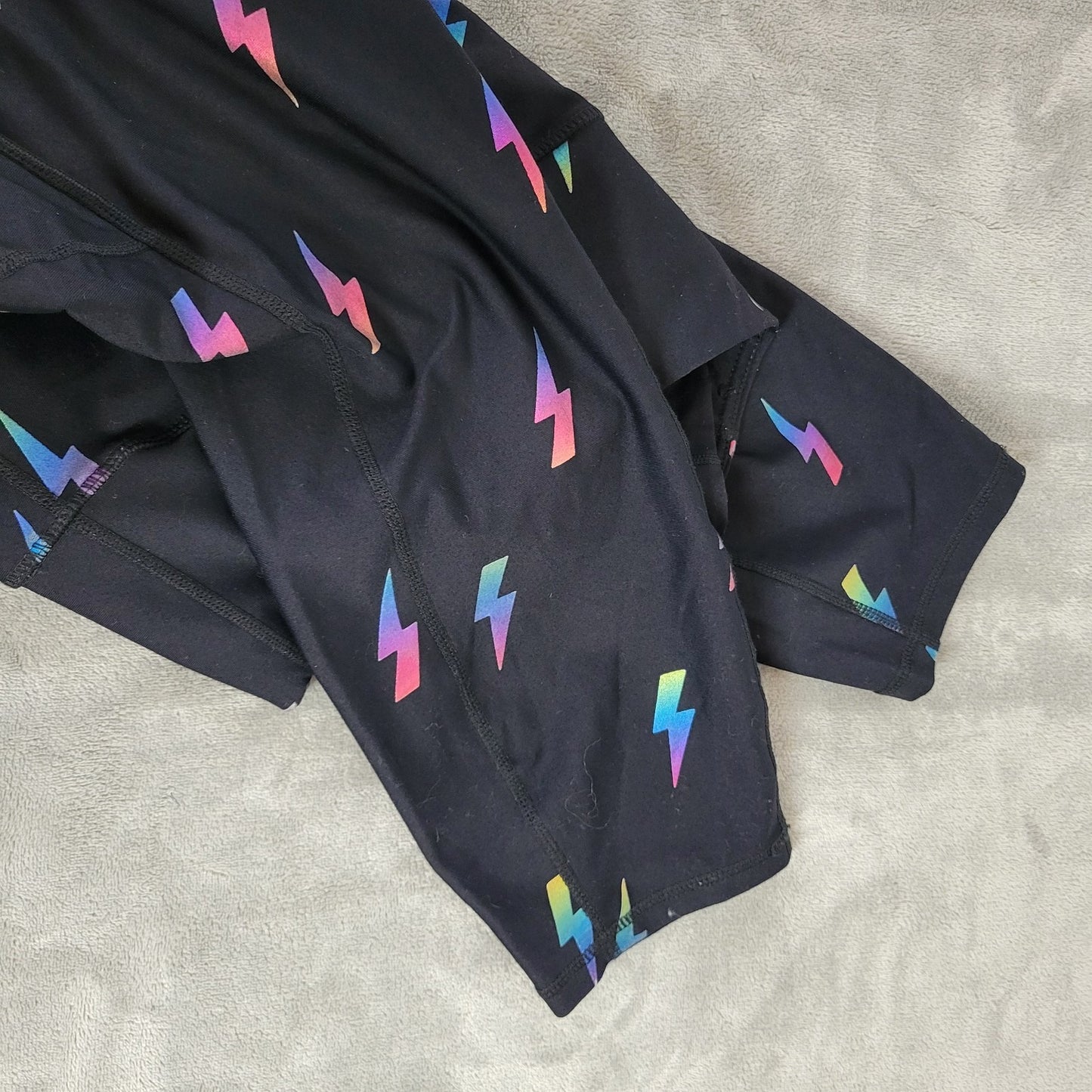 Torrid Womens Pants 2 2X Plus Capri Activewear Pull On Black Lightning Bolts