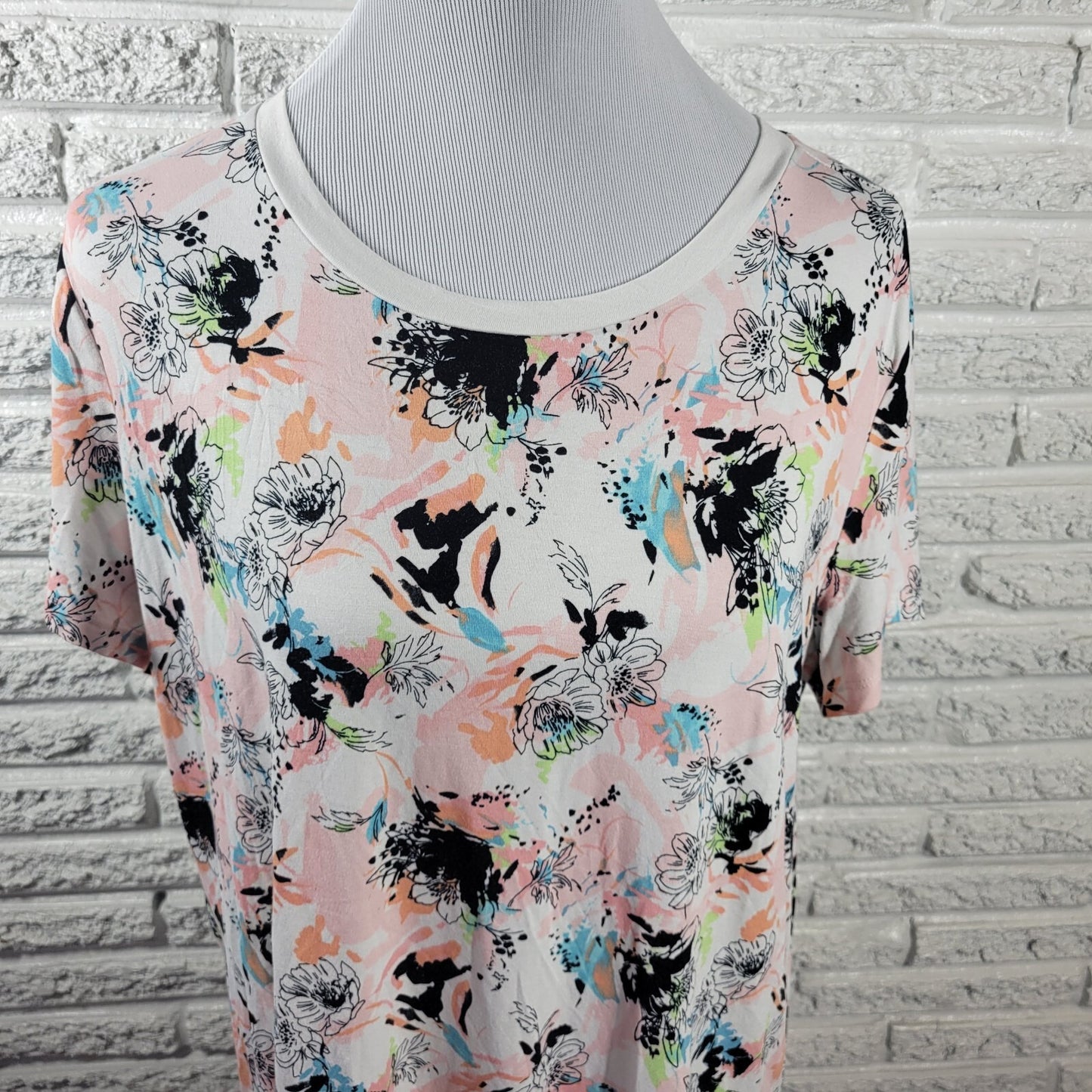 Torrid Super Soft Knits Womens Top 1 1X Plus Tee Pink Floral Casual Rayon Blend