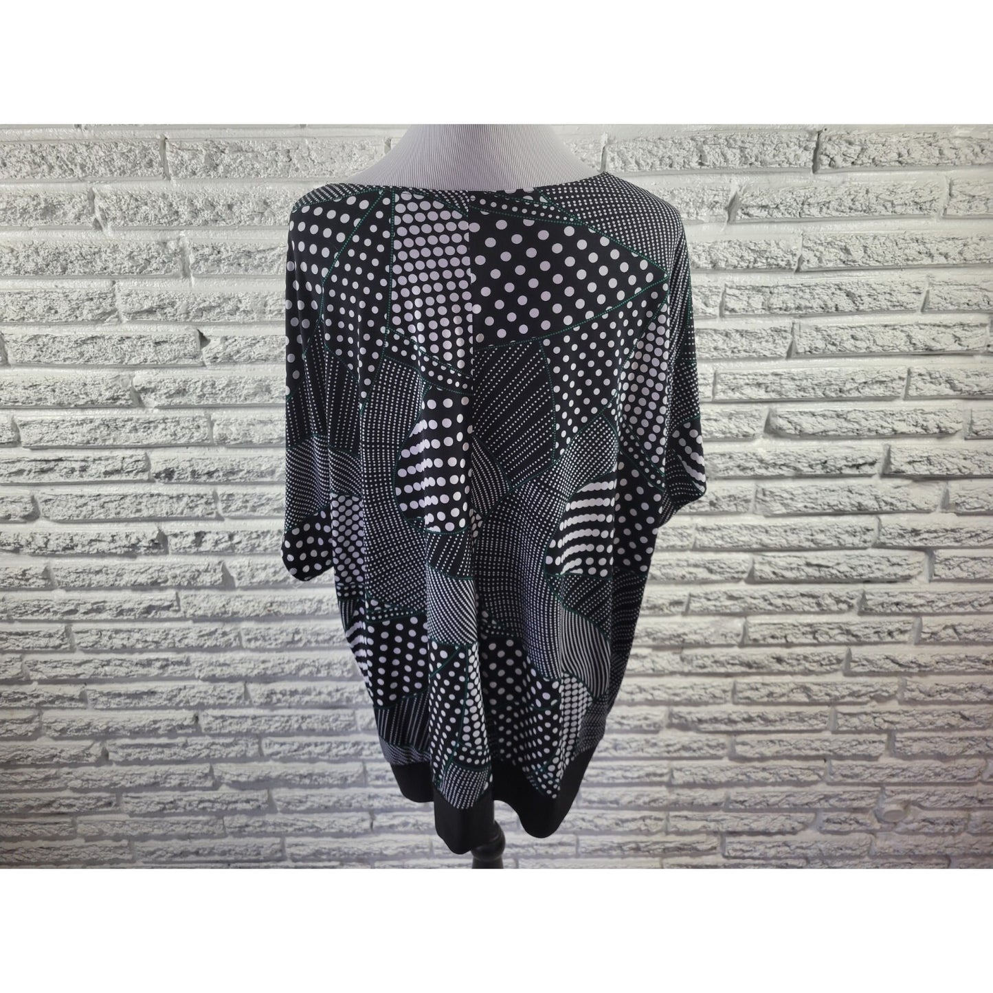 Avenue 22/24 Plus Size Blouse Black Geometric V-Neck Short Sleeve GEO367E