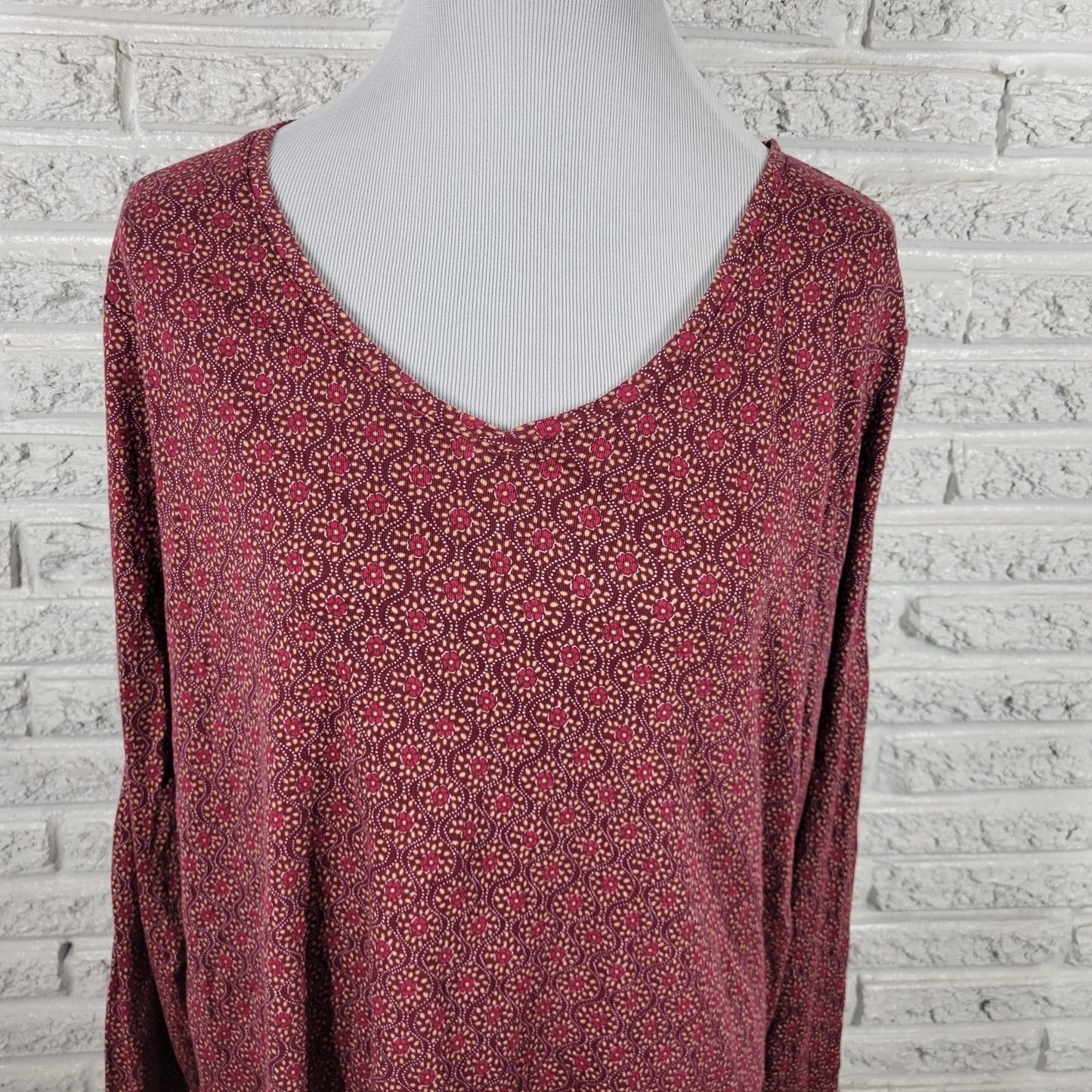 Croft & Barrow Women's 1X Plus Brown Red Geometric V-Neck Long Sleeve T-Shirt