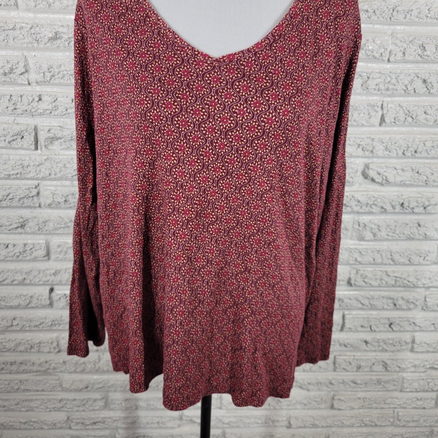 Croft & Barrow Women's 1X Plus Brown Red Geometric V-Neck Long Sleeve T-Shirt