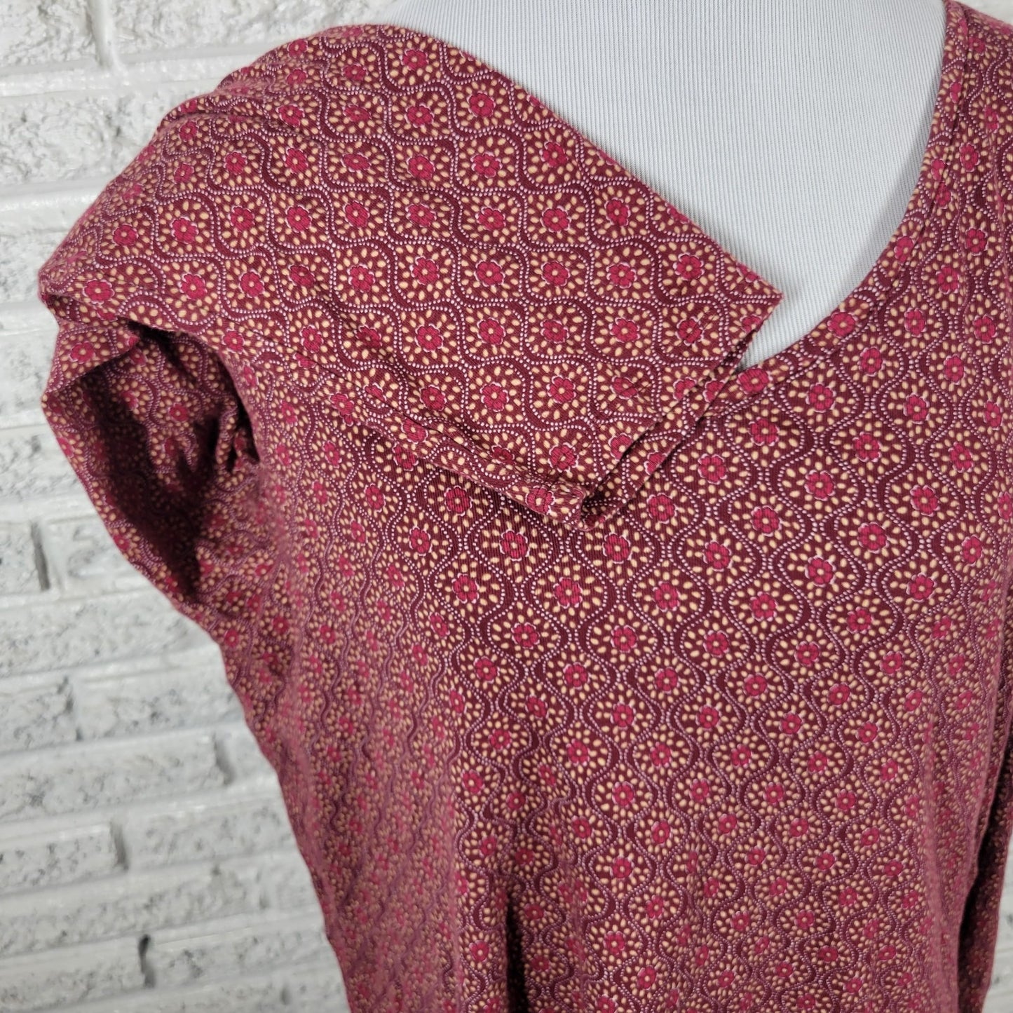Croft & Barrow Women's 1X Plus Brown Red Geometric V-Neck Long Sleeve T-Shirt