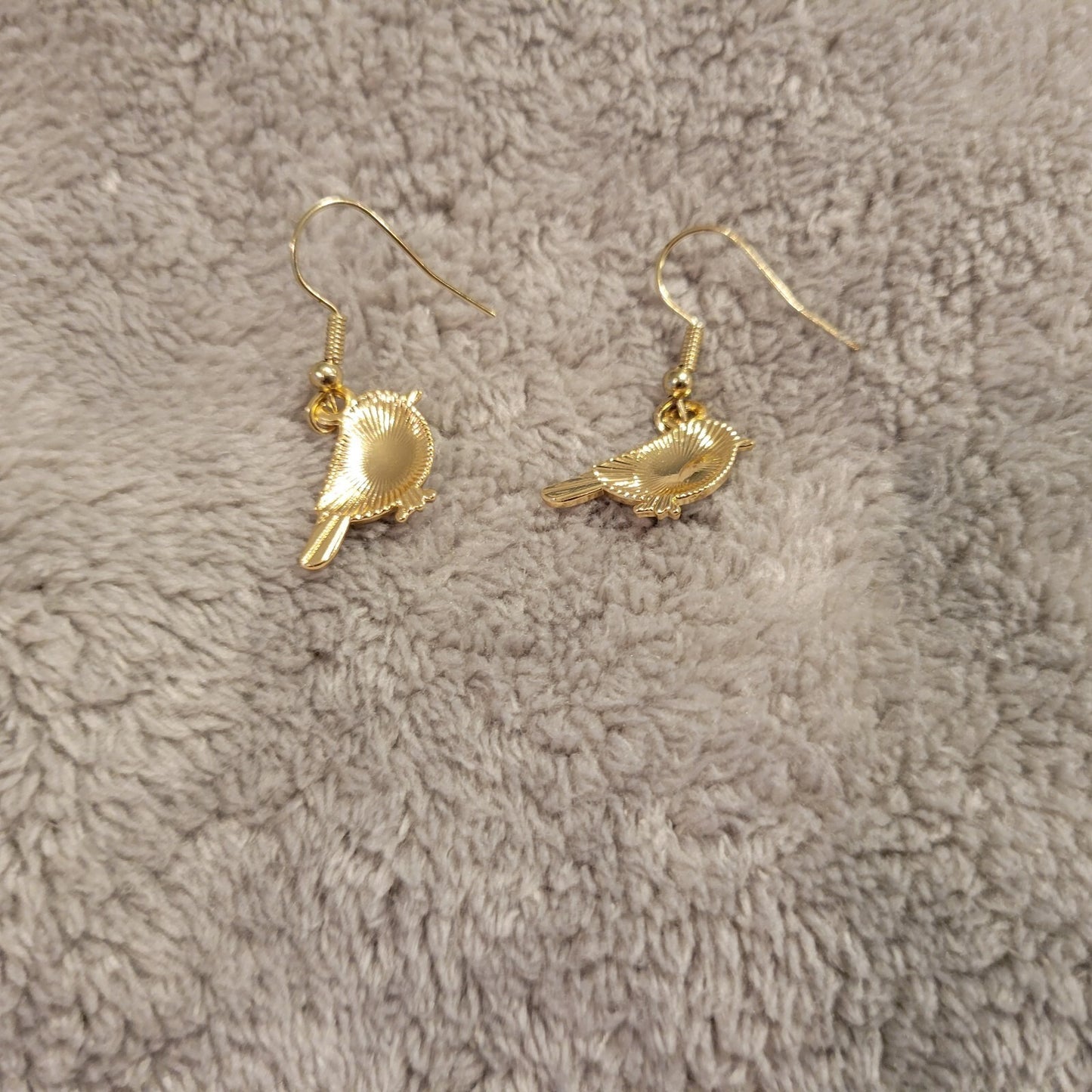 Birds #1  Womens Earrings One Pair Pink Hanging Dangle Aluminum Alloy Gold Tone