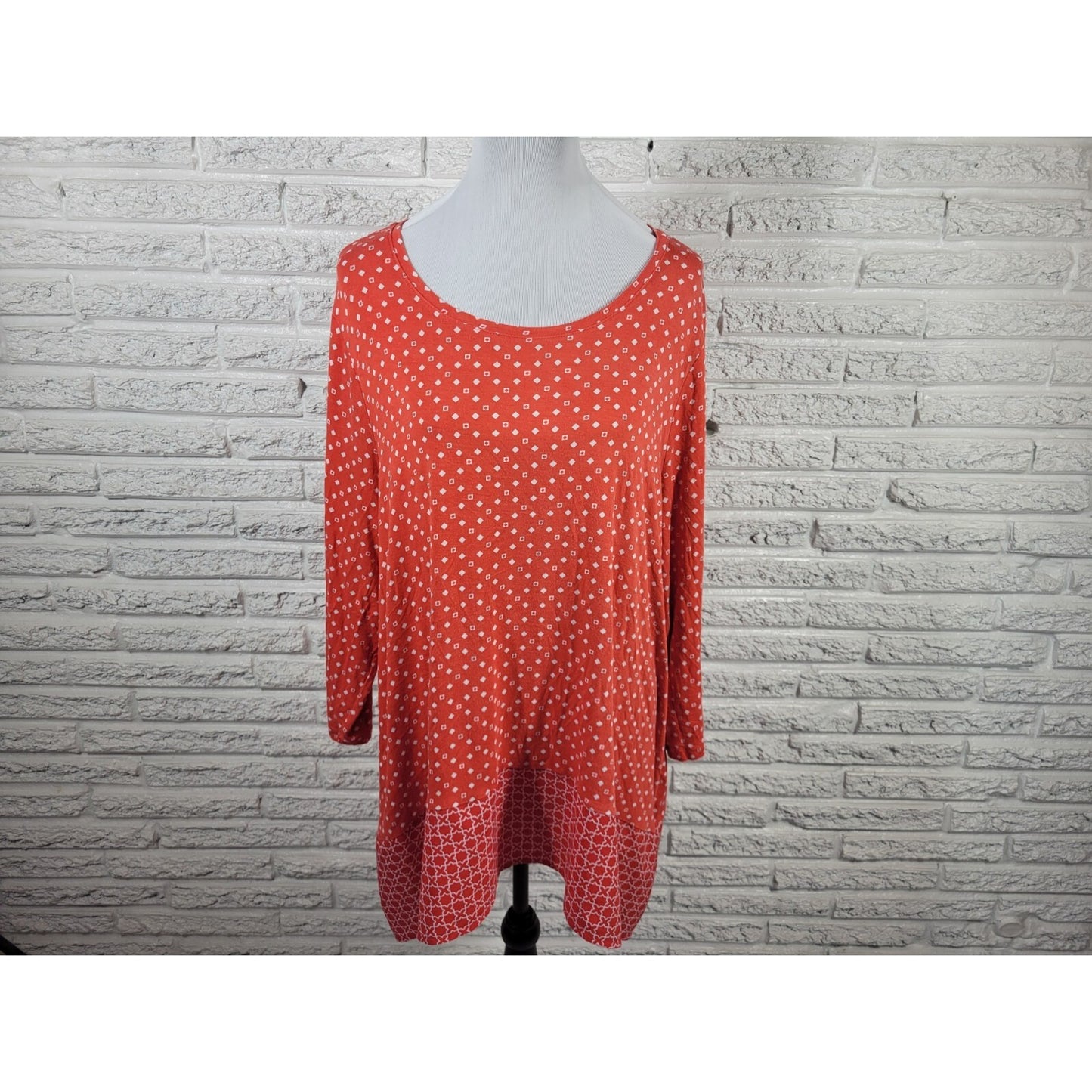 Croft Barrow Women Top 2X Plius Tunic 3/4 Sleeve Red Geometric Casual Shark Bite