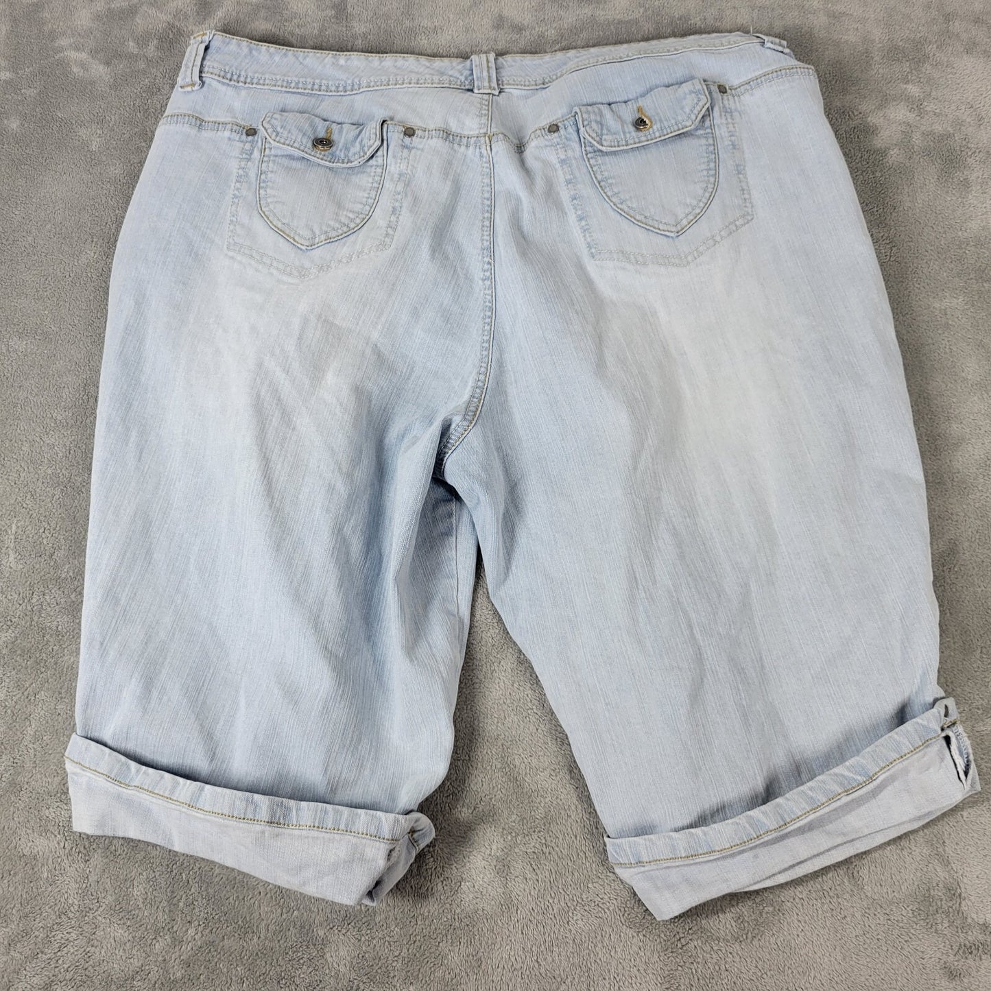 Gloria Vanderbilt Womens Shorts 22W Plus Light Blue Denim Stretchy Cuffs Comfy
