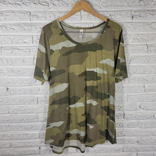 LuLaRoe 2XL Tunic Tee Top Green Camo Camouflage Short Sleeve Side Slit Stretch