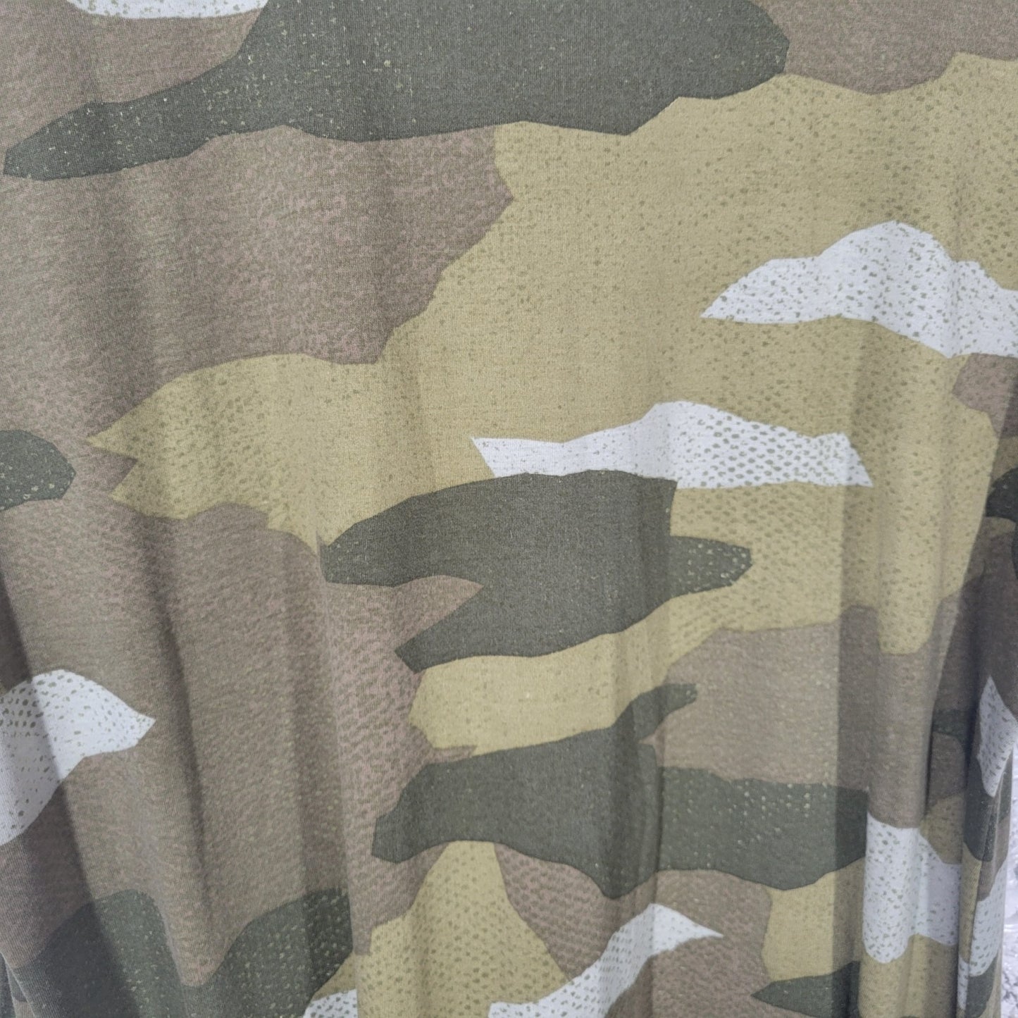 LuLaRoe 2XL Tunic Tee Top Green Camo Camouflage Short Sleeve Side Slit Stretch