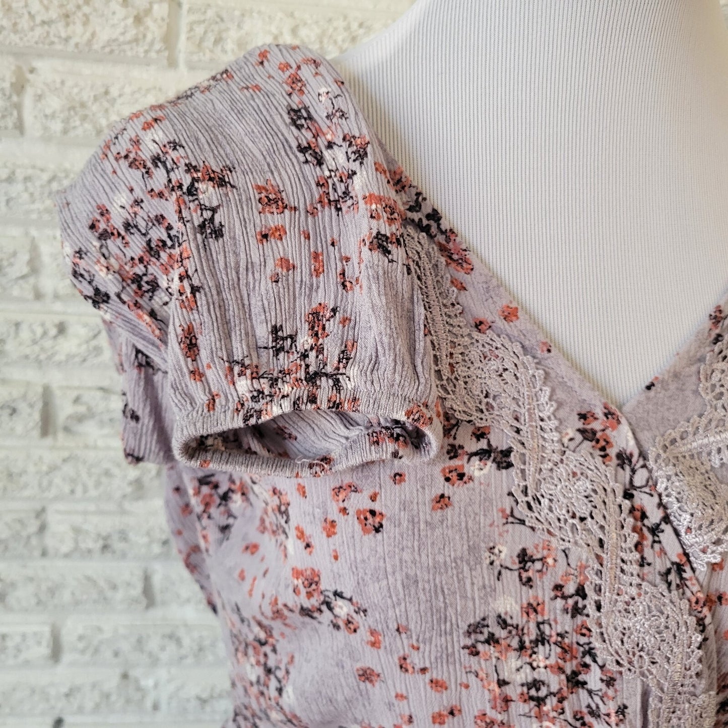 Maurices Womens Top Extra Large XL Baby Doll Gray Floral Lace Trim Sash Casual