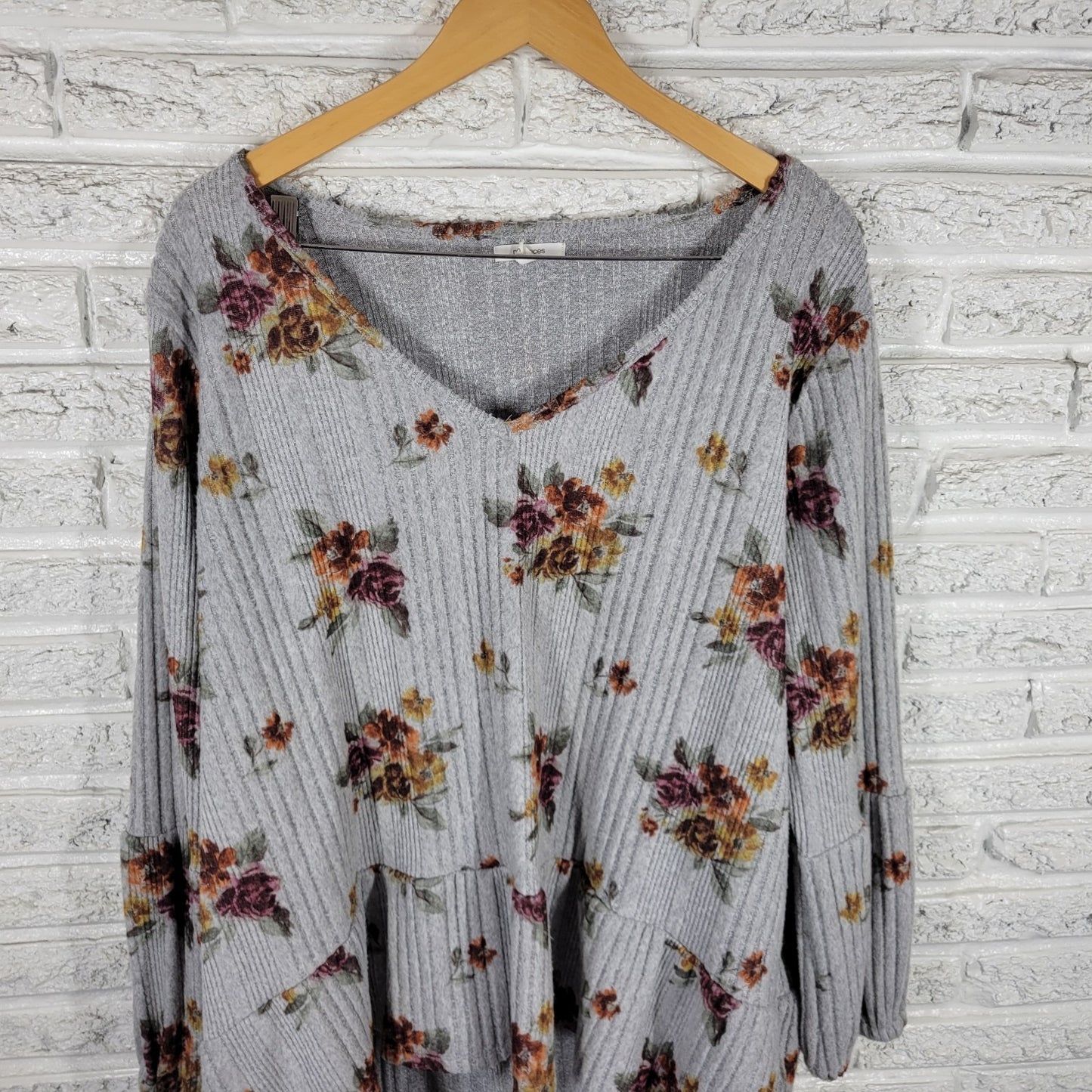 Maurices Womens 3X Plus Size Sweater Gray Brown Floral V-Neck Knit Pullover Soft
