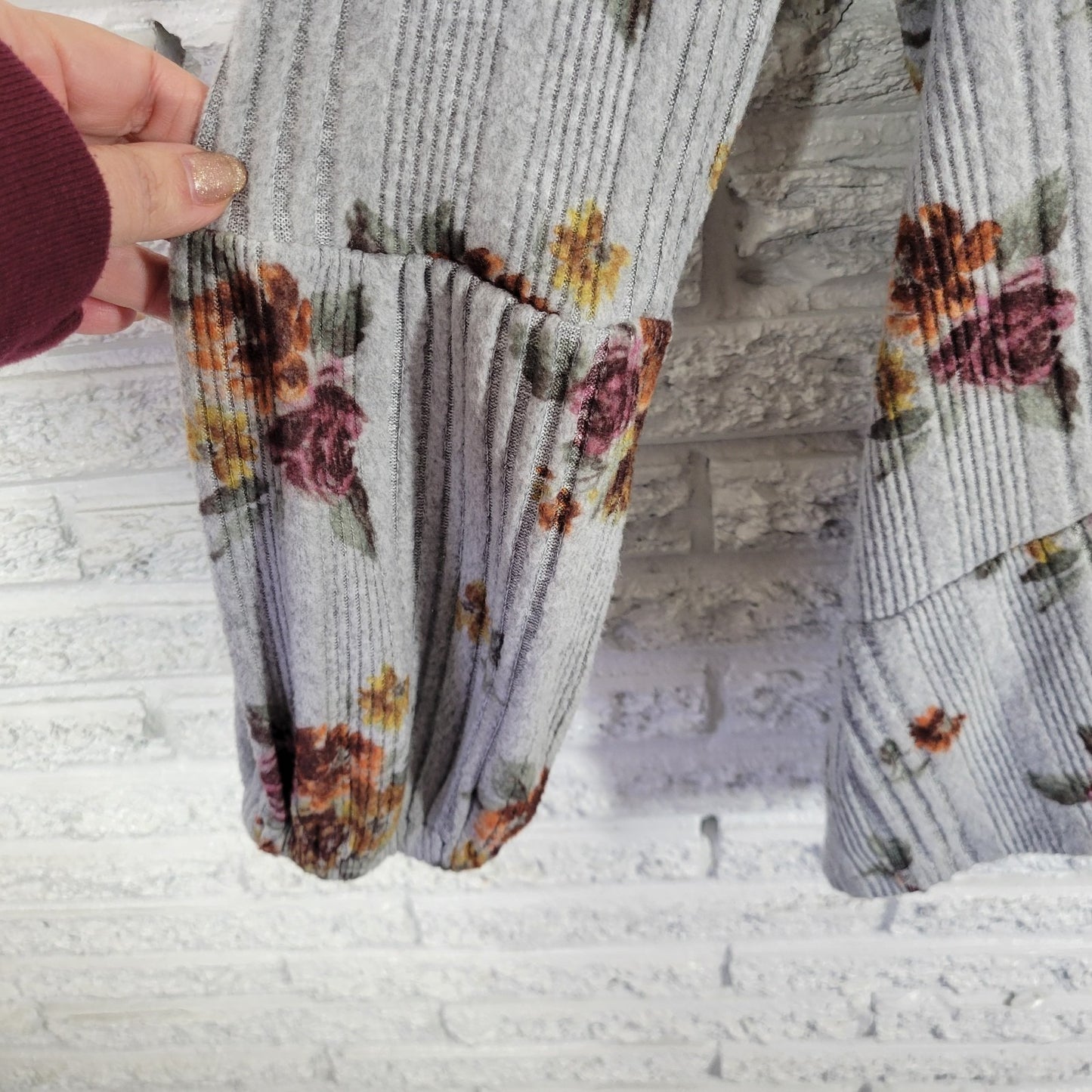 Maurices Womens 3X Plus Size Sweater Gray Brown Floral V-Neck Knit Pullover Soft