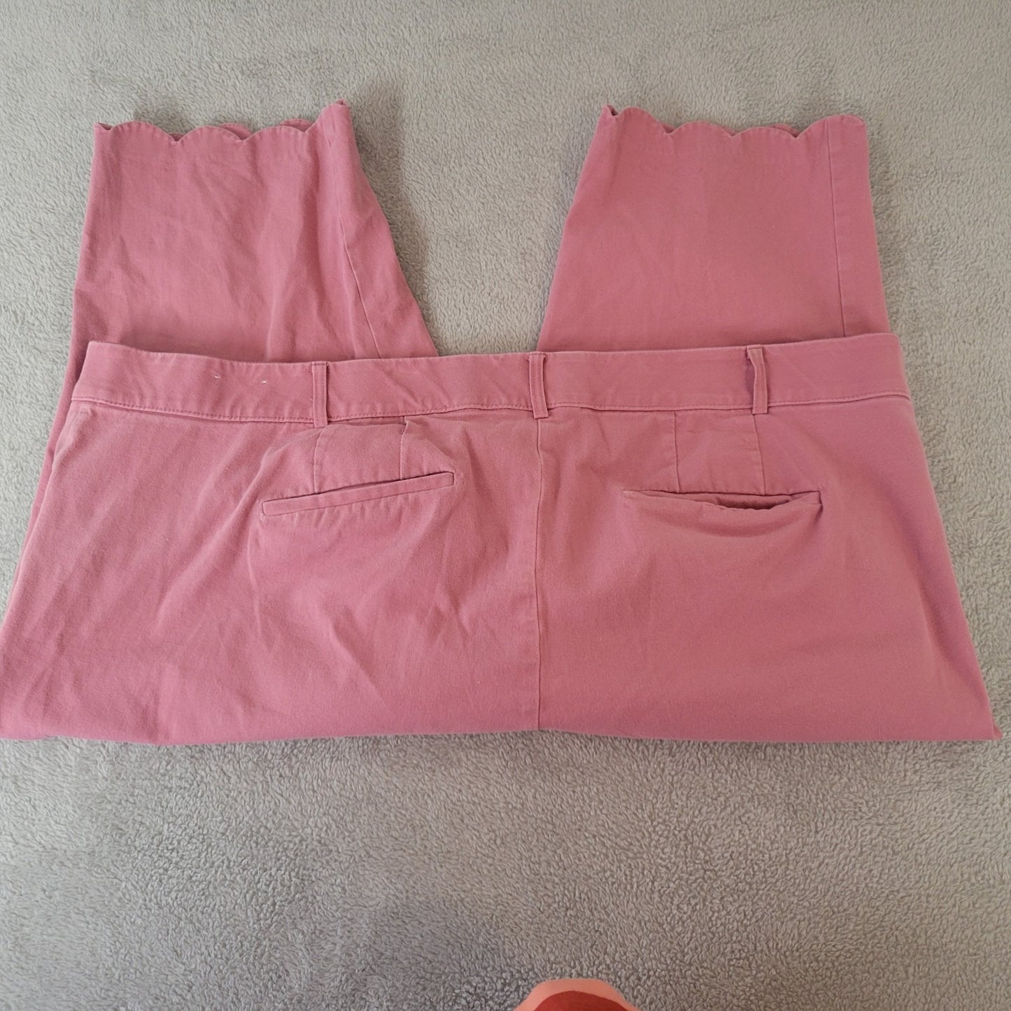 Lane Bryant Womens Pants 28 Plus Allie Capri Pink Scallop Hem Zip Fly Comfy