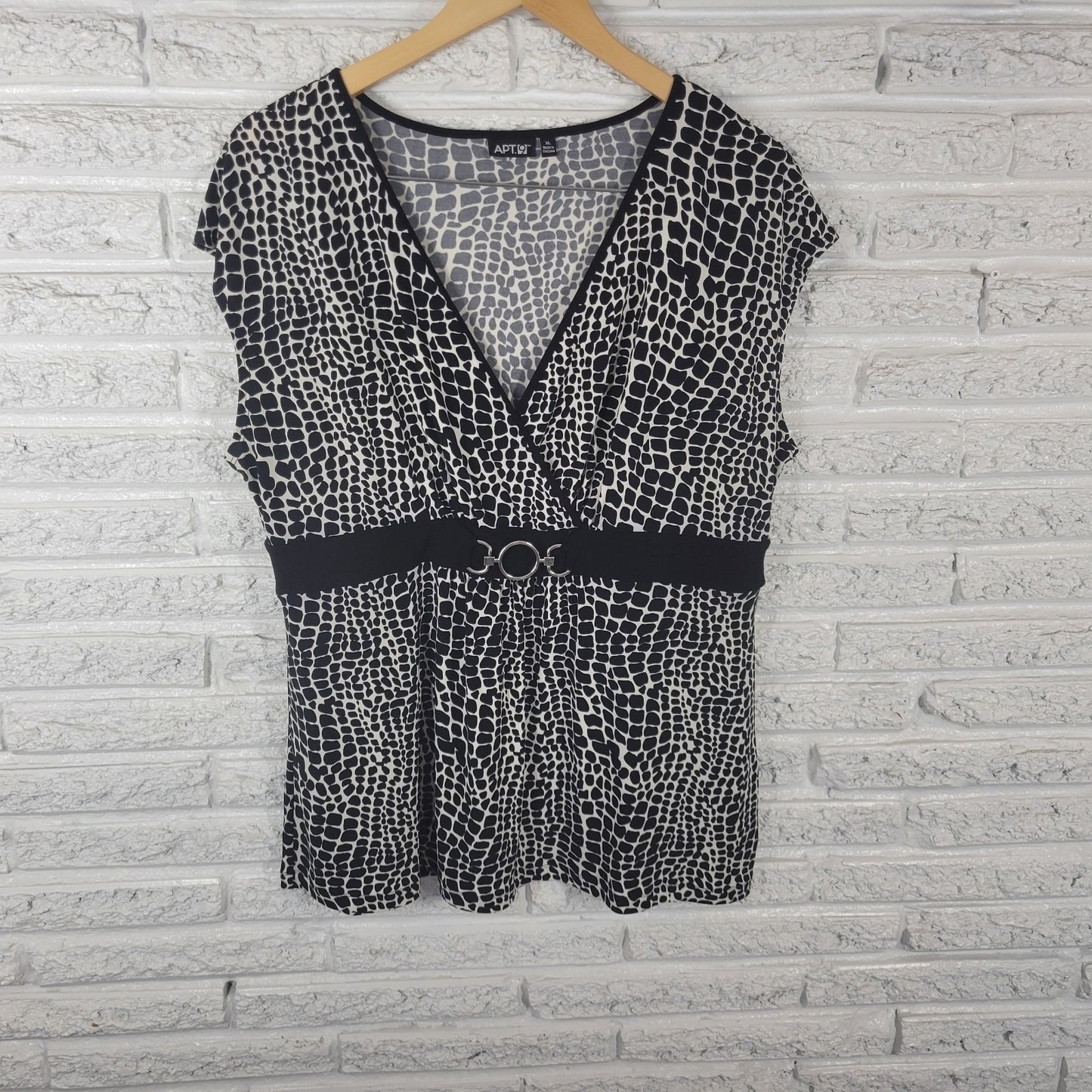 Apt 9 Womens Top Extra Large Sleeveless Black Animal Print Comfy Poly Blend