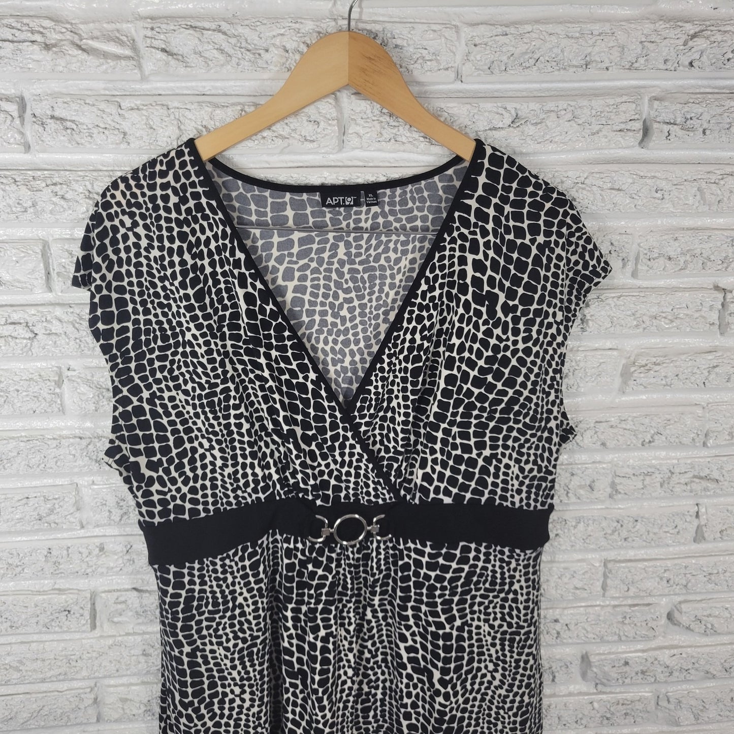 Apt 9 Womens Top Extra Large Sleeveless Black Animal Print Comfy Poly Blend