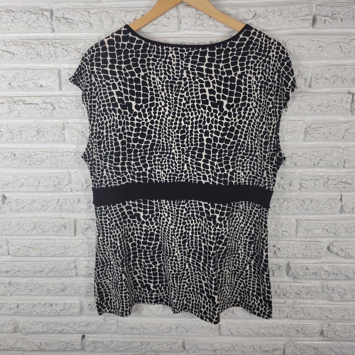 Apt 9 Womens Top Extra Large Sleeveless Black Animal Print Comfy Poly Blend