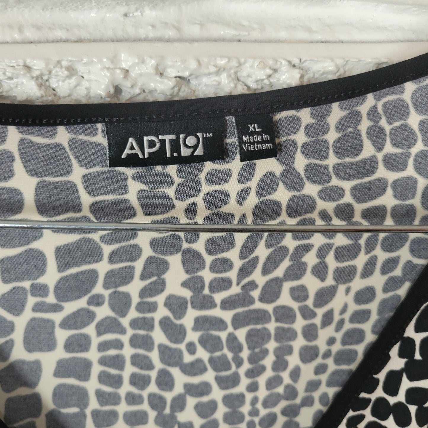 Apt 9 Womens Top Extra Large Sleeveless Black Animal Print Comfy Poly Blend