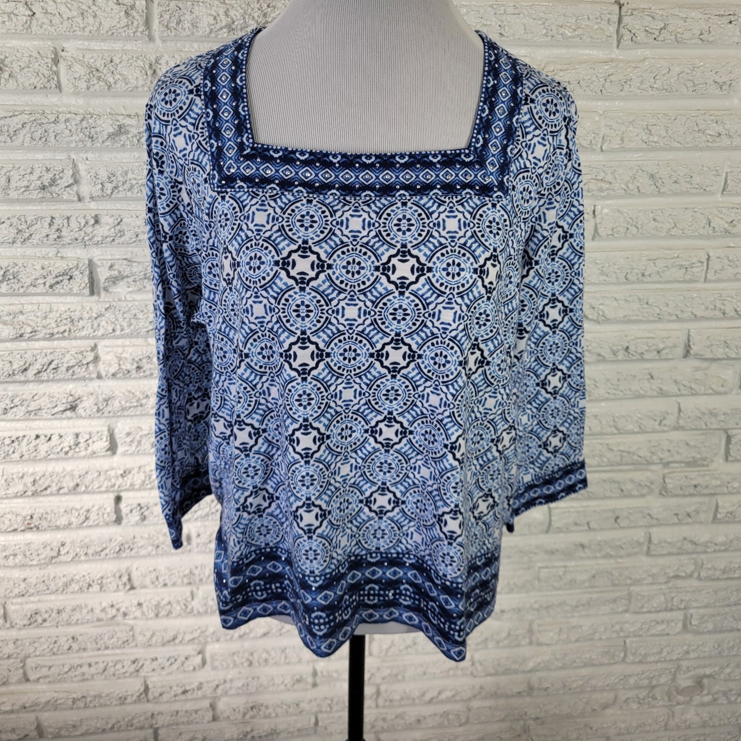 Alfred Dunner PXL Top Blue White Geometric Studded Square Neck Stretch