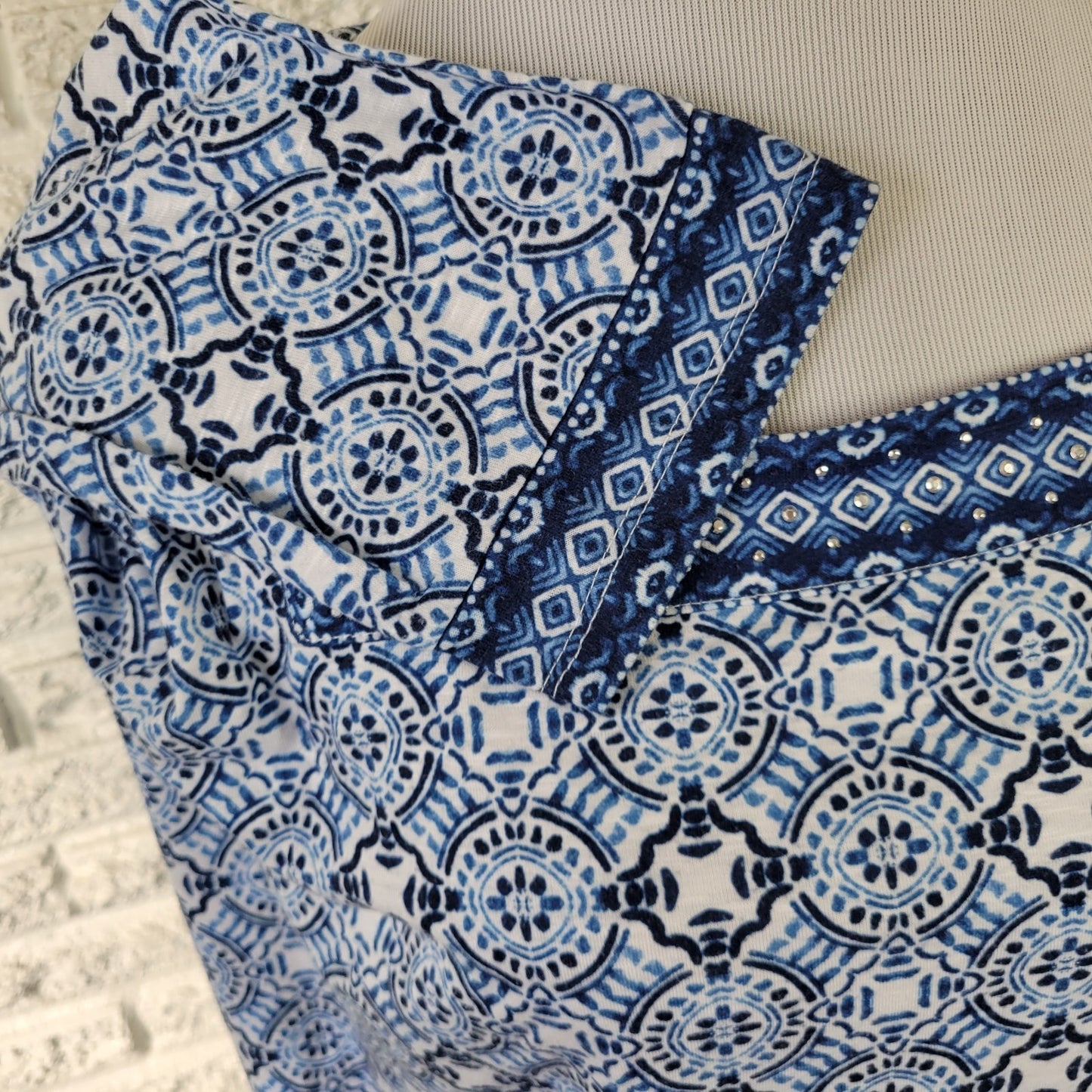 Alfred Dunner PXL Top Blue White Geometric Studded Square Neck Stretch