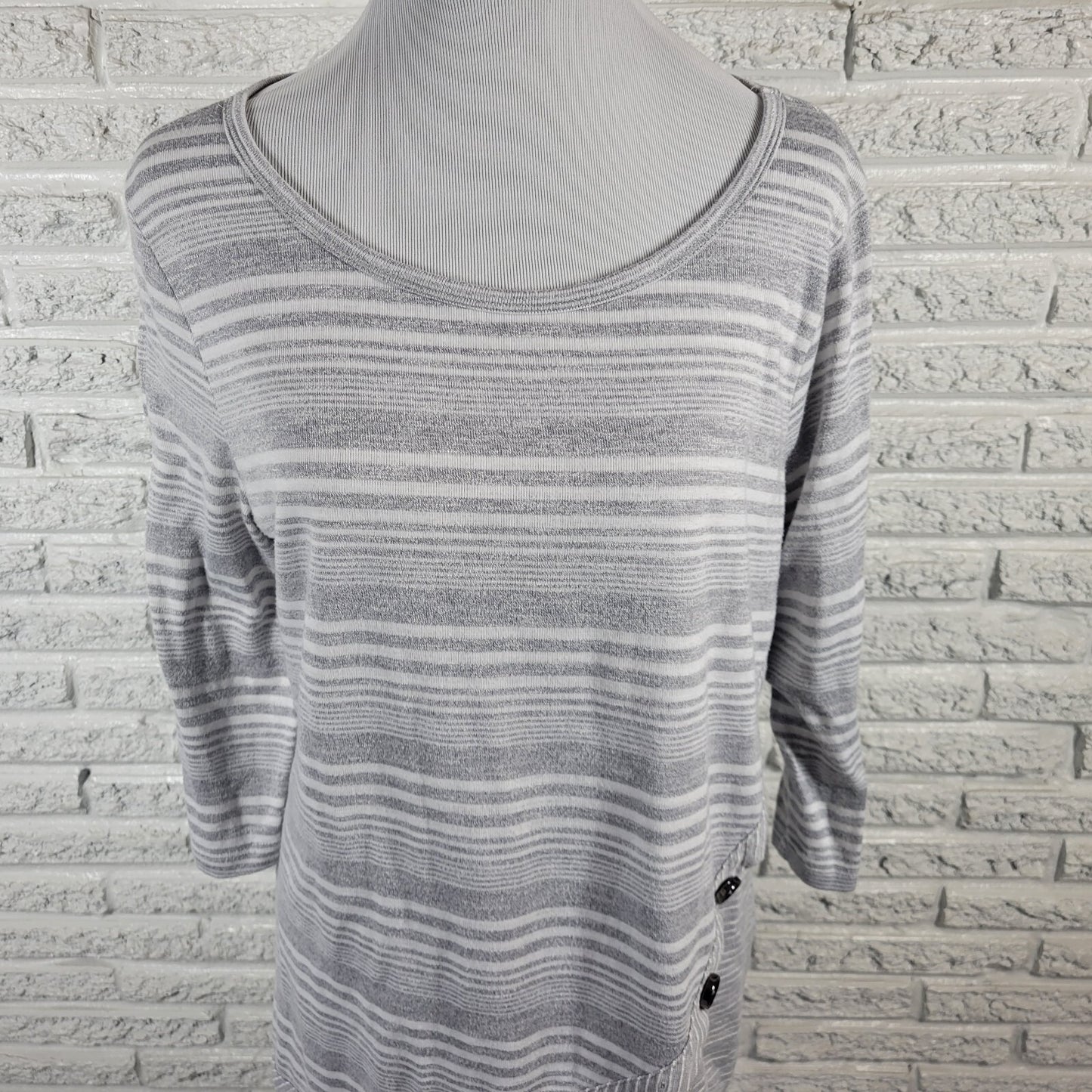 Onque Womens Top Extra Large 3/4 Sleeve Gray Stripe Knit Soft Comfy Casual