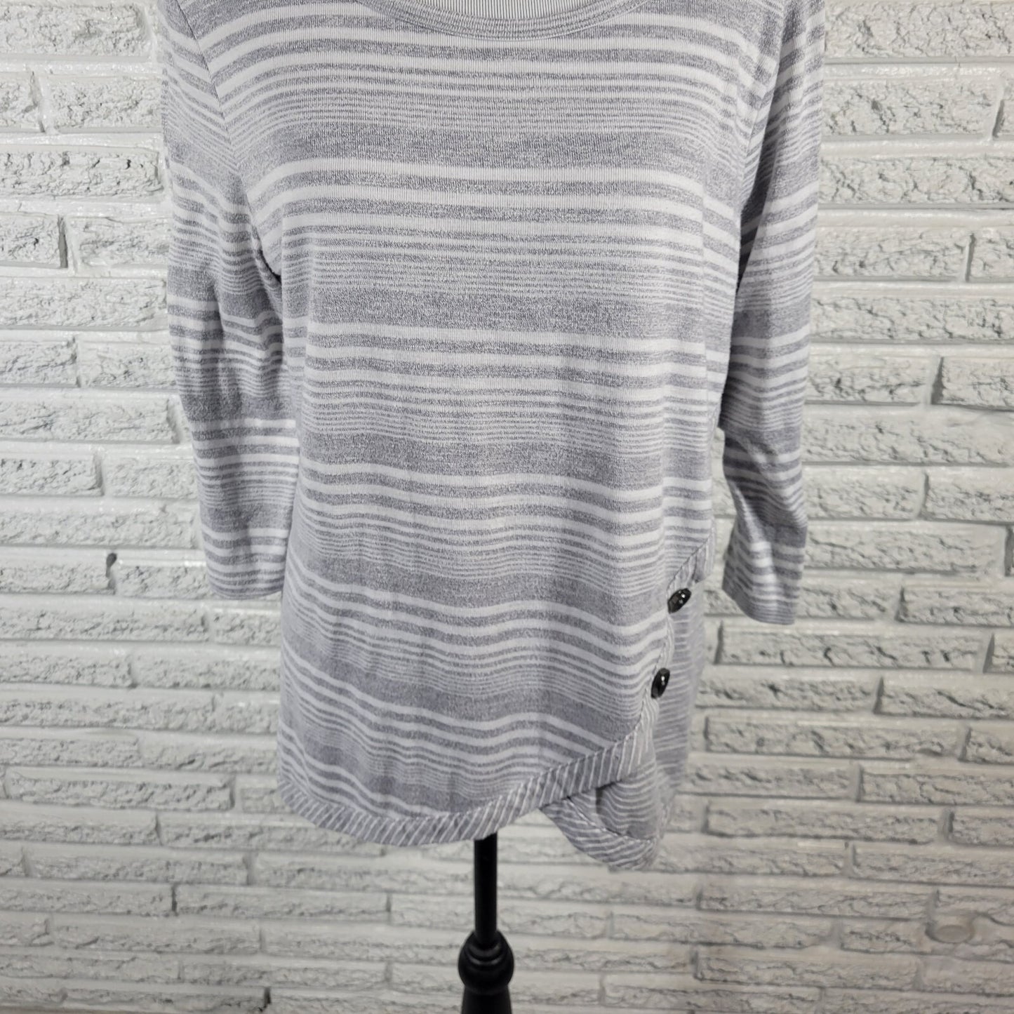 Onque Womens Top Extra Large 3/4 Sleeve Gray Stripe Knit Soft Comfy Casual