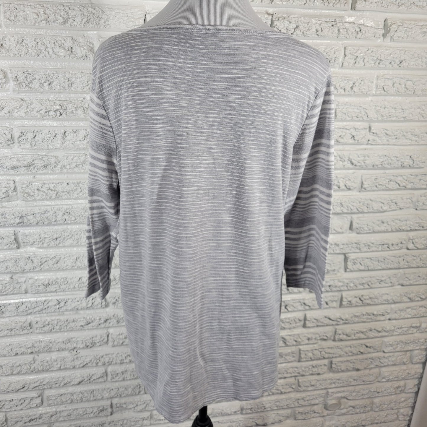 Onque Womens Top Extra Large 3/4 Sleeve Gray Stripe Knit Soft Comfy Casual