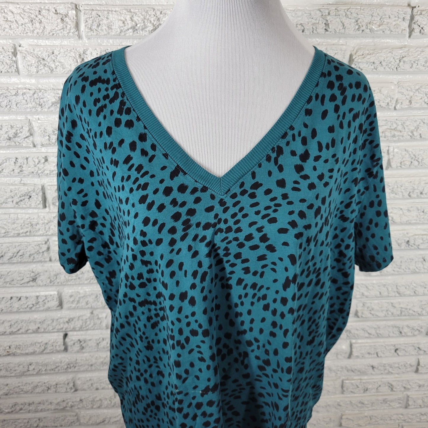 Torrid Heritage Womens Top 1 1X Plus Tee Short Sleeve Green Animal Print Cotton