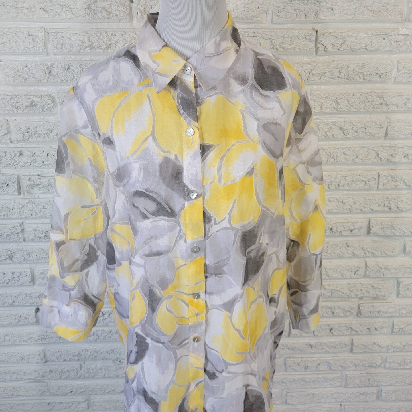 Alfred Dunner Women Top 18 Plus Yellow Floral Sheer Lightweight Button Up Career