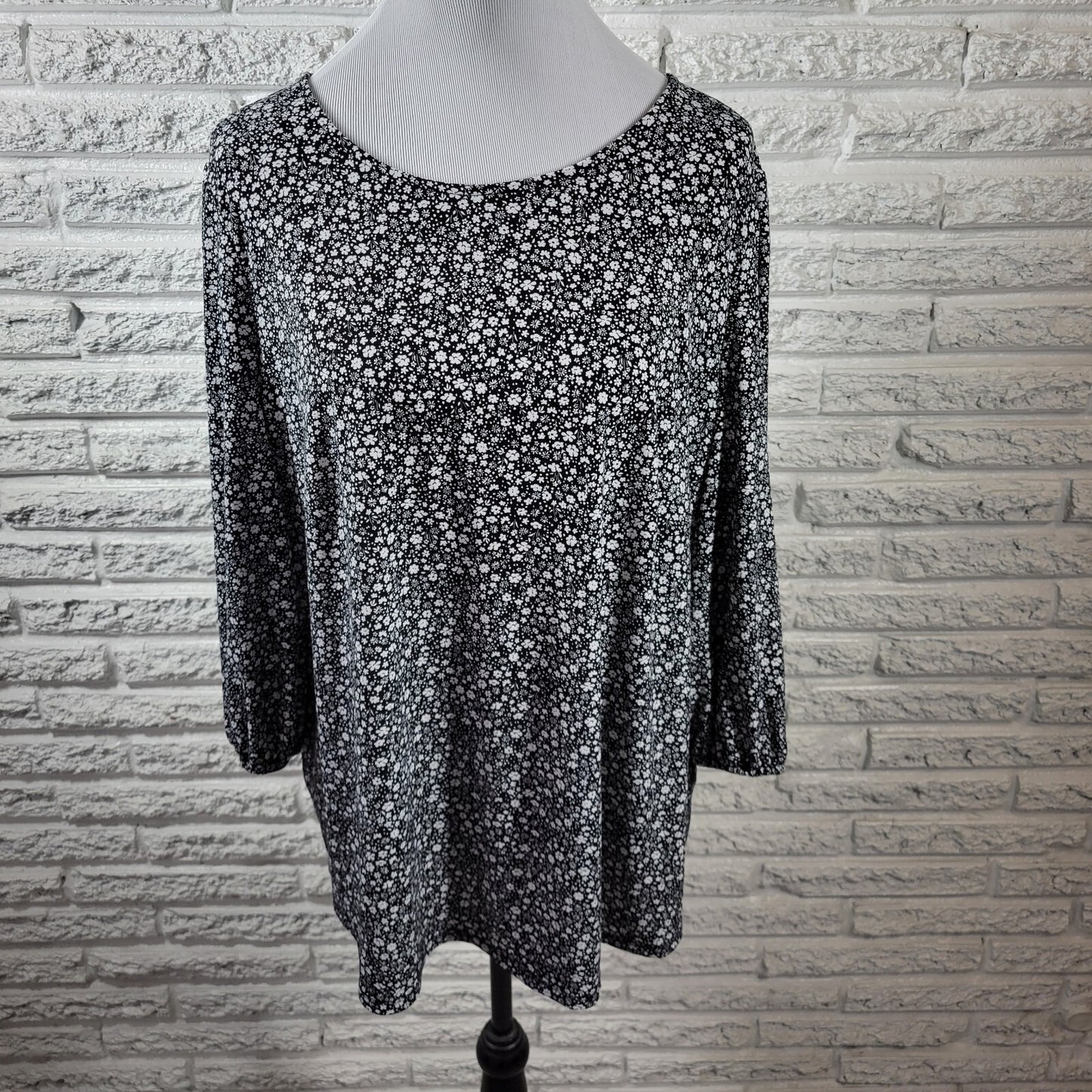 Adrianna Papell Womens Top 1X Long Sleeve Back Keyhole Black Floral Poly Blend