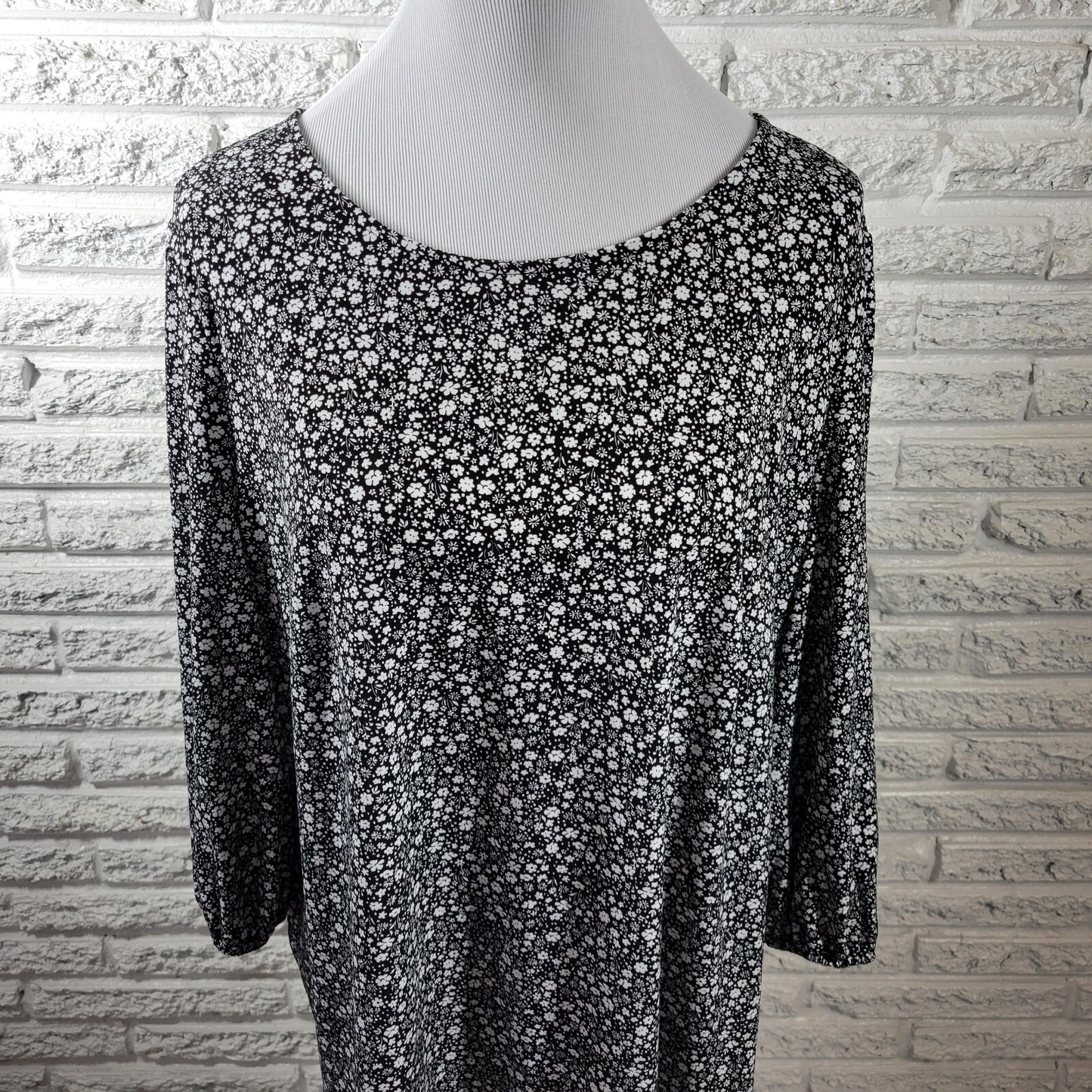 Adrianna Papell Womens Top 1X Long Sleeve Back Keyhole Black Floral Poly Blend