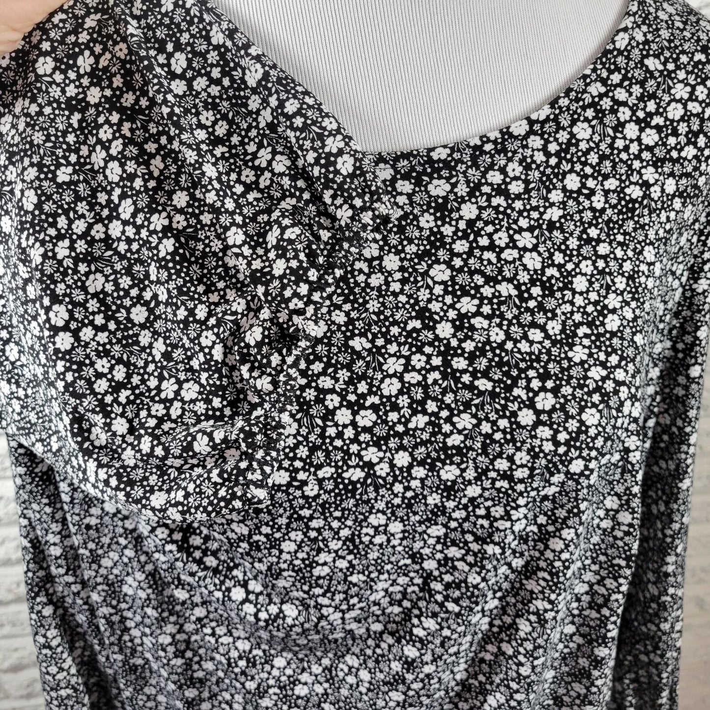 Adrianna Papell Womens Top 1X Long Sleeve Back Keyhole Black Floral Poly Blend