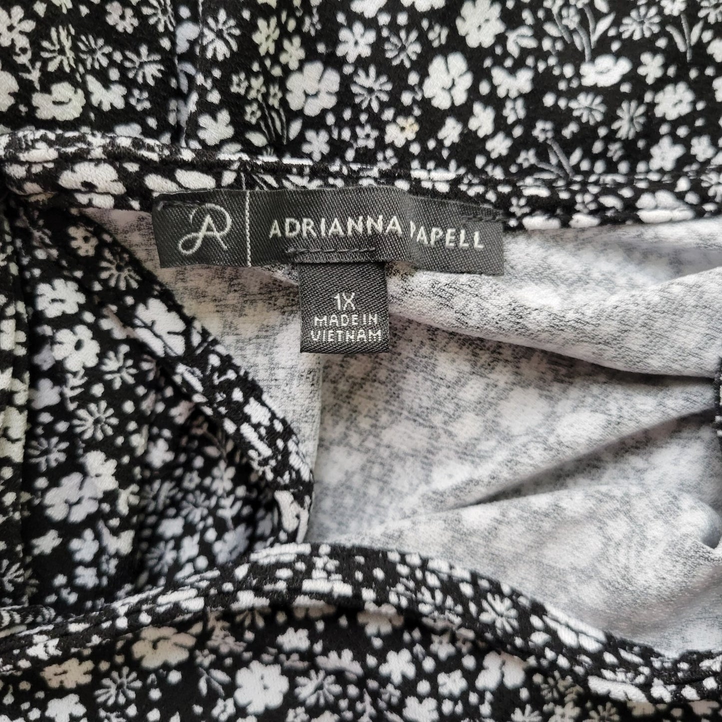 Adrianna Papell Womens Top 1X Long Sleeve Back Keyhole Black Floral Poly Blend