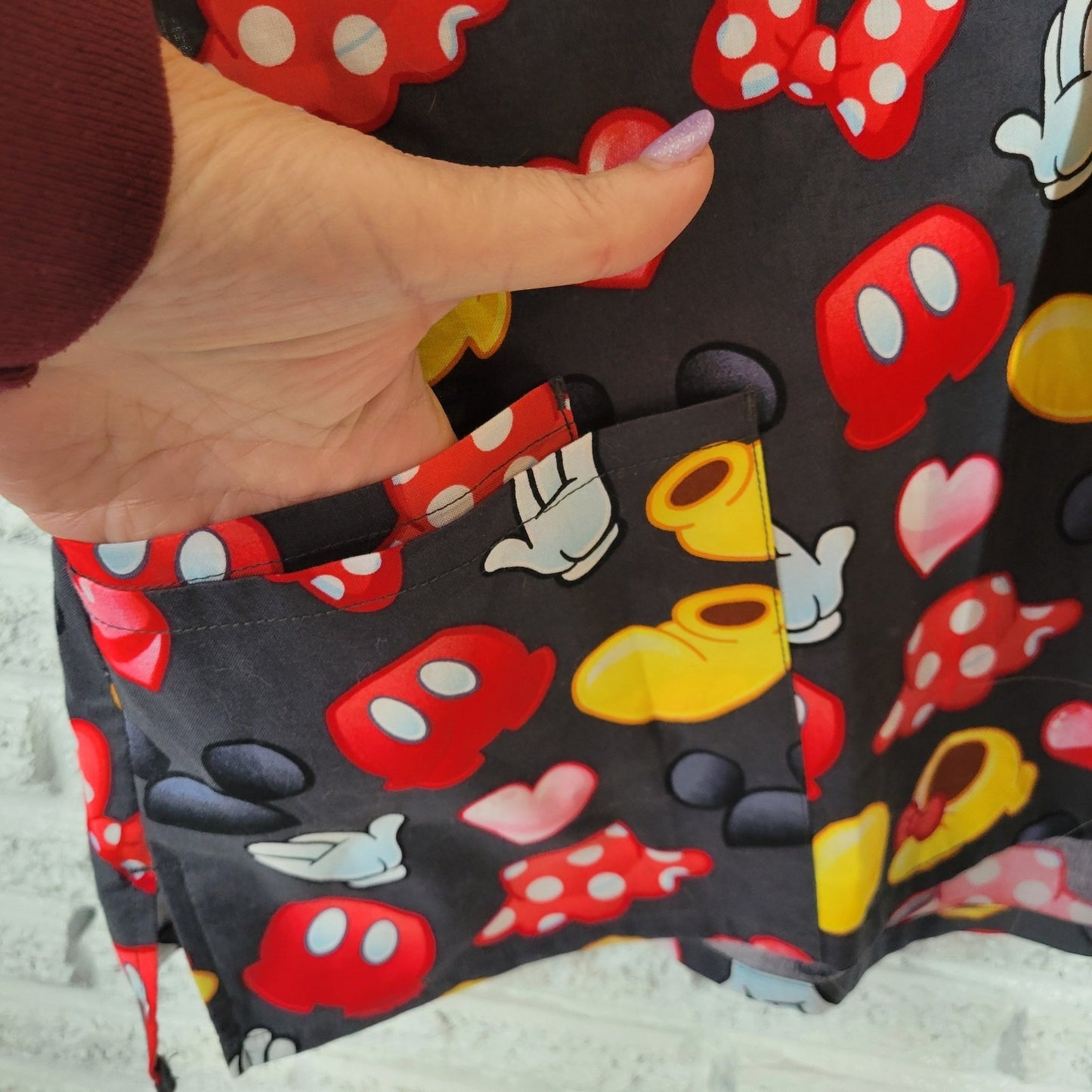 Disney Minnie Mouse Scrub Top XL Black Red Cotton Medical Vet Nurse NOV99E