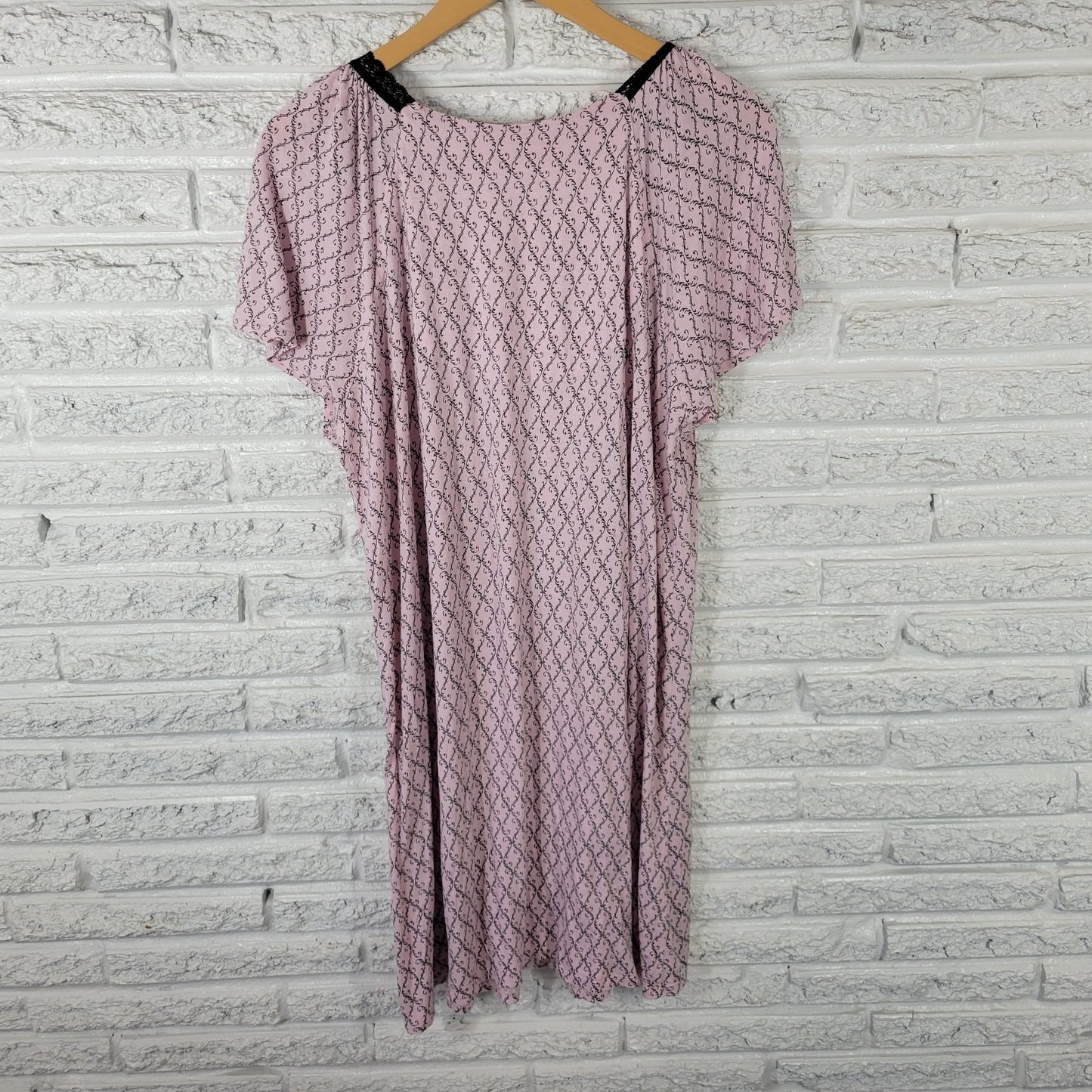 Croft Barrow Womens Nightgown 1X Plus Short Sleeve Pink Geometric Lightweight