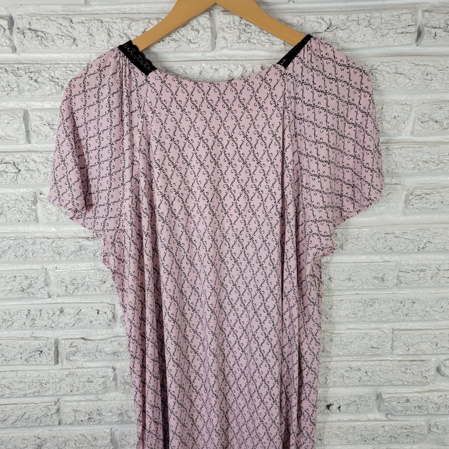 Croft Barrow Womens Nightgown 1X Plus Short Sleeve Pink Geometric Lightweight