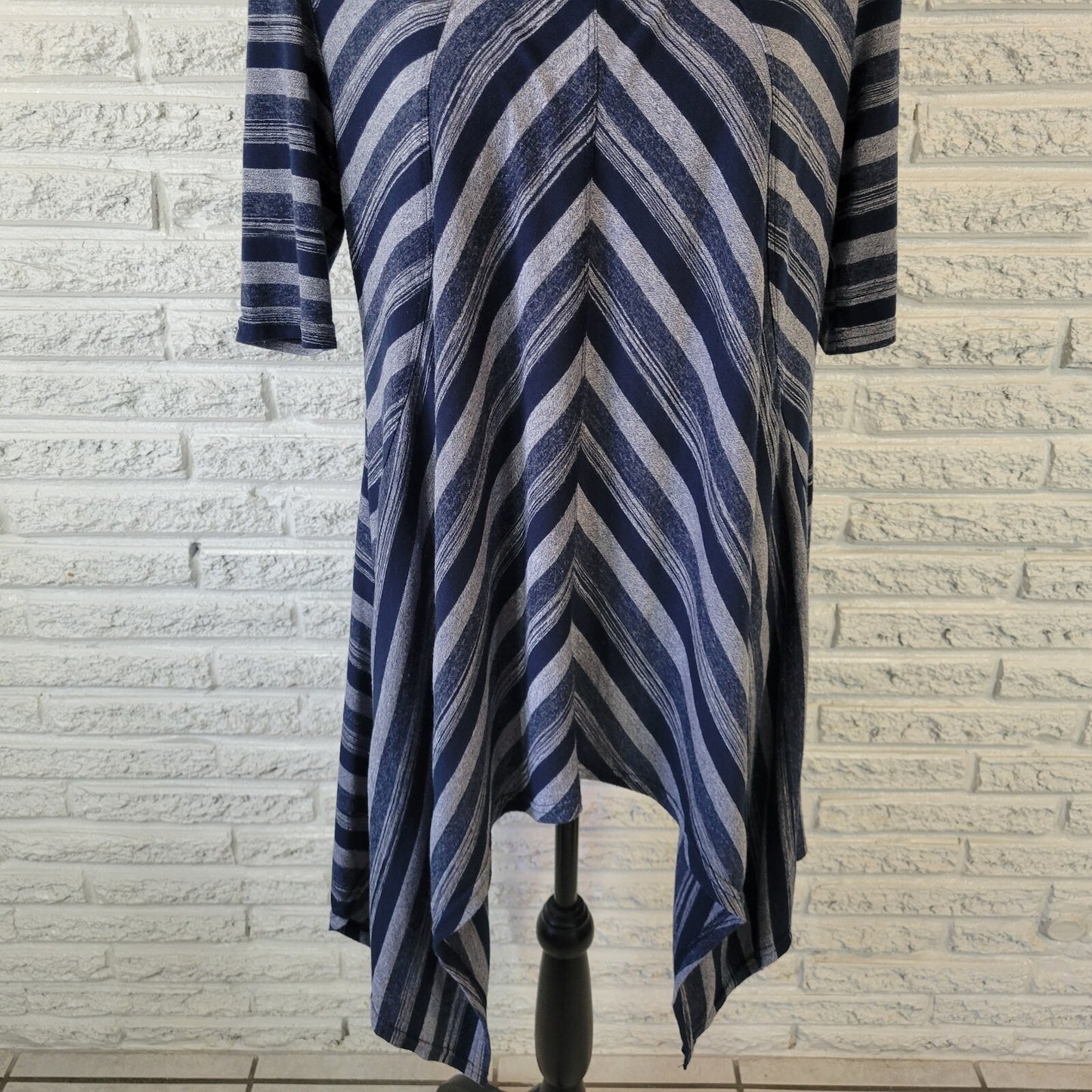 Hazel Haze Women Top XL Tee Blue Gray Stripe Asymmetric Lightweight Casual Comfy