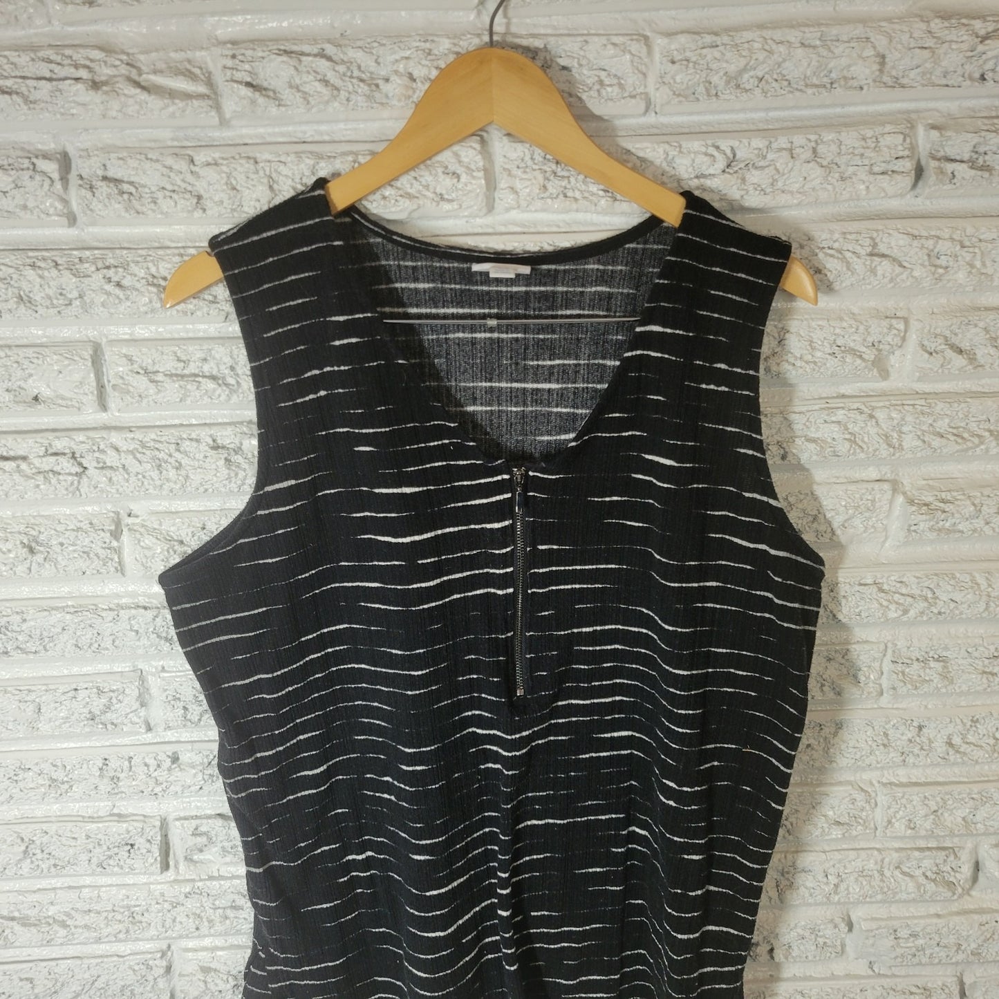 Lularoe Women Top Extra Large XL Sleeveless Quarter Zip Black Animal Print Comfy