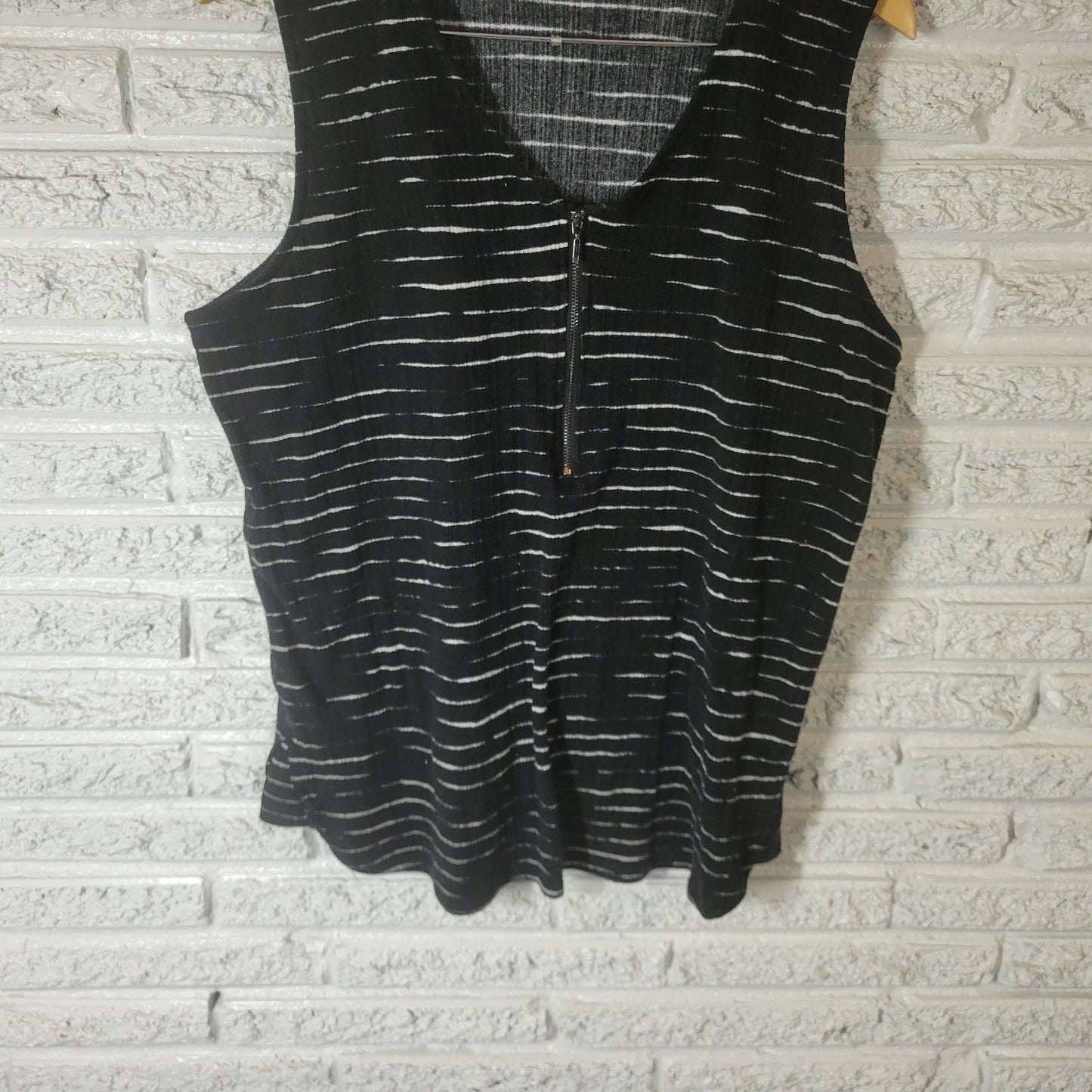 Lularoe Women Top Extra Large XL Sleeveless Quarter Zip Black Animal Print Comfy