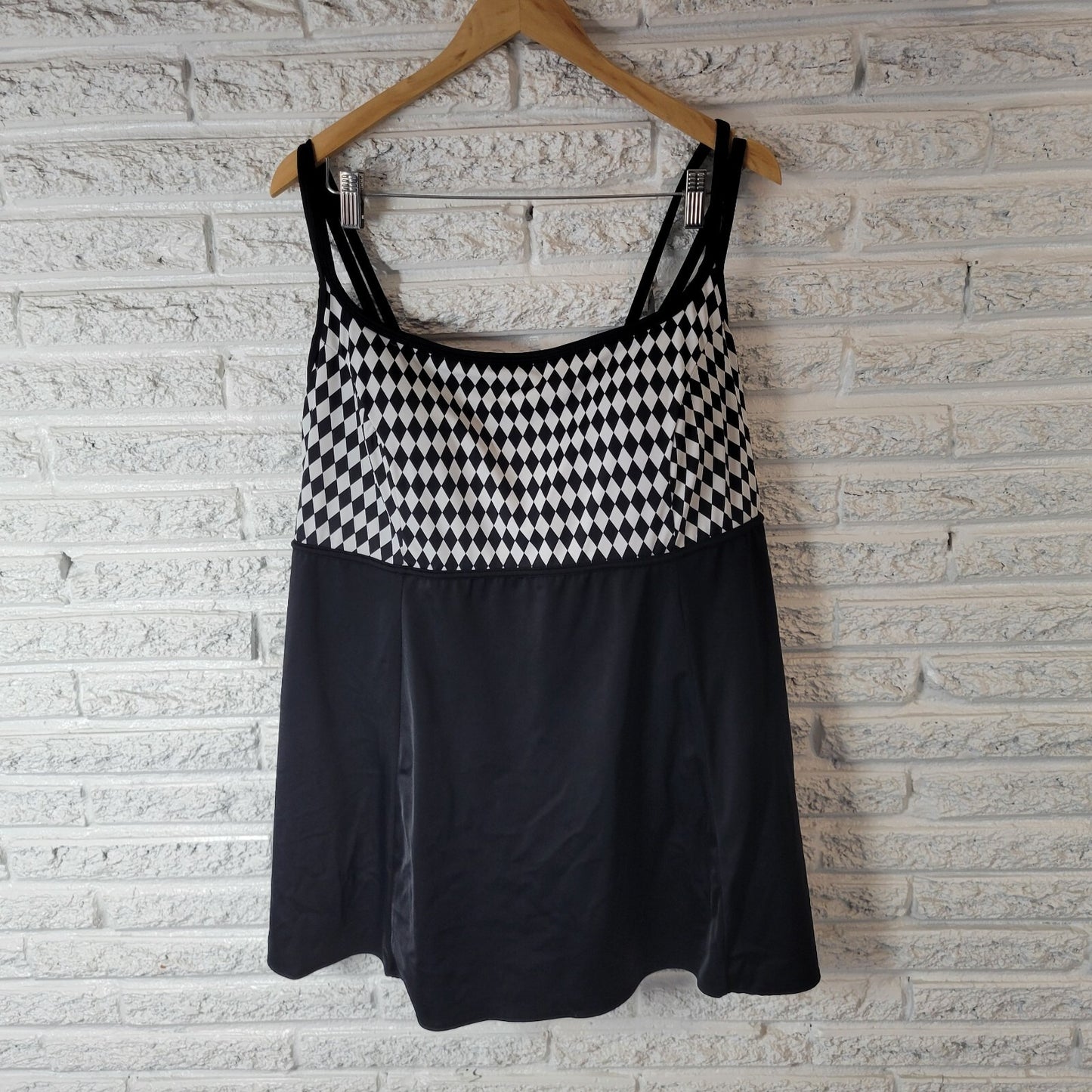 Inches Away Women 24W Plus Size Swimsuit Black Geometric One Piece Skirted Swim